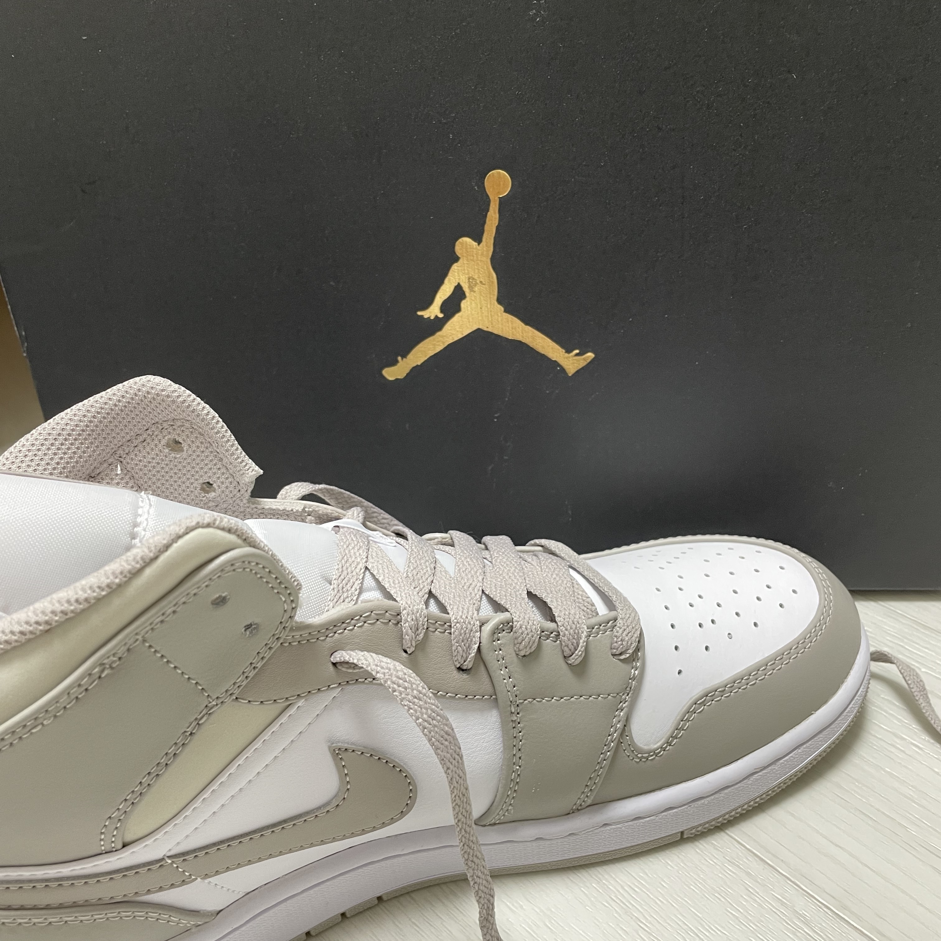 Jordan 1 Mid College Grey 착용 스타일 - 2