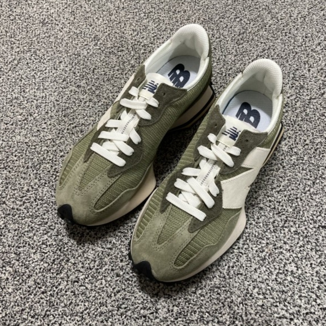 New Balance 327 Khaki - JD Sports Exclusive 착용 스타일