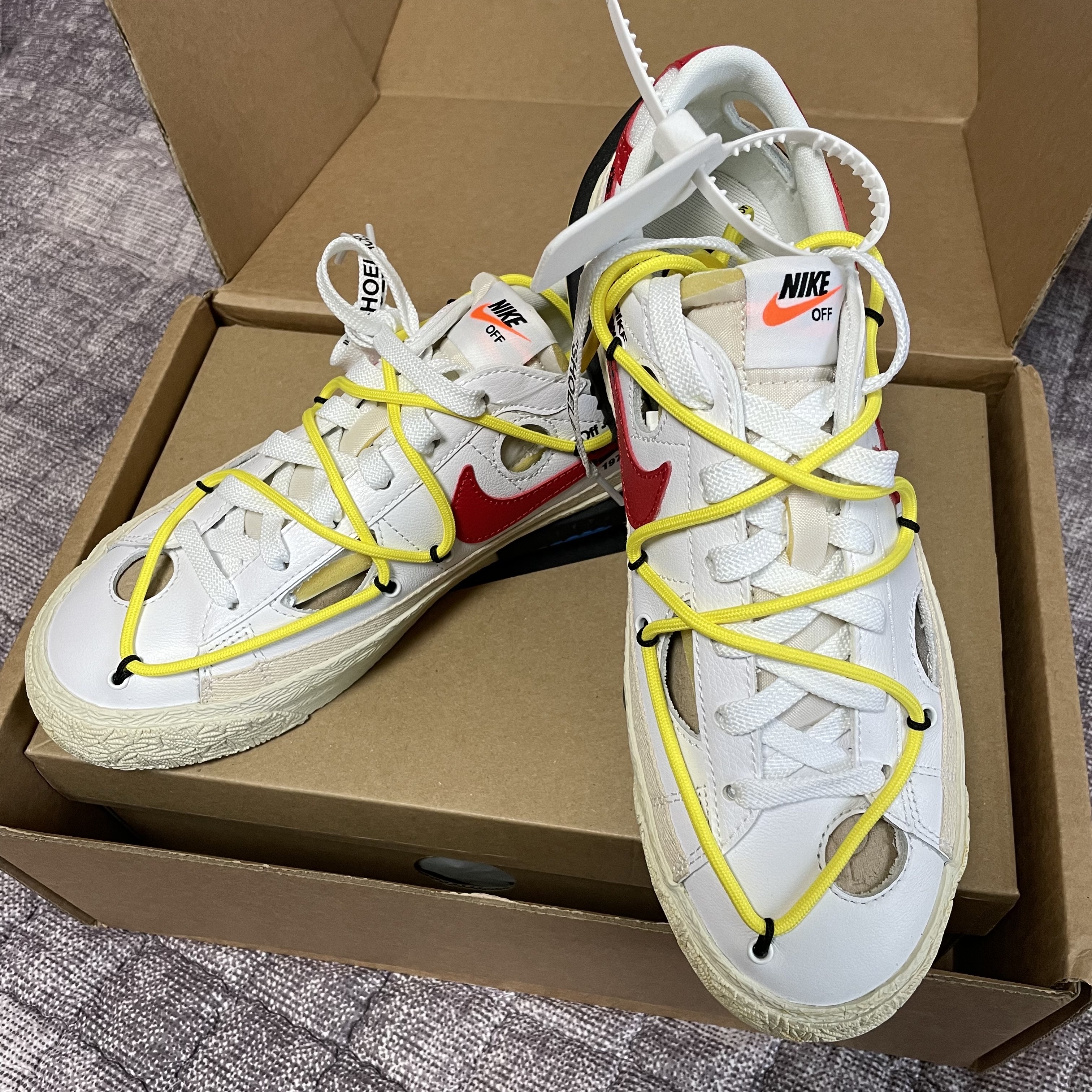 Nike x Off-White Blazer Low '77 White and University Red 착용 스타일 - 1