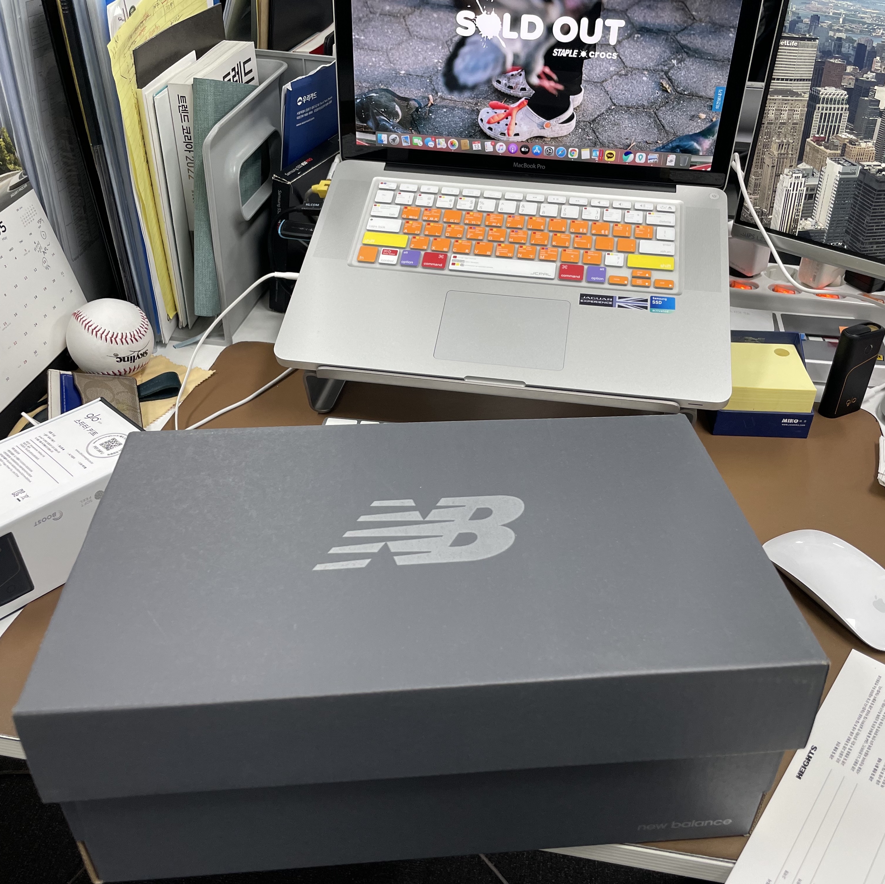New Balance 2002R Protection Pack Rain Cloud 착용 스타일 - 2