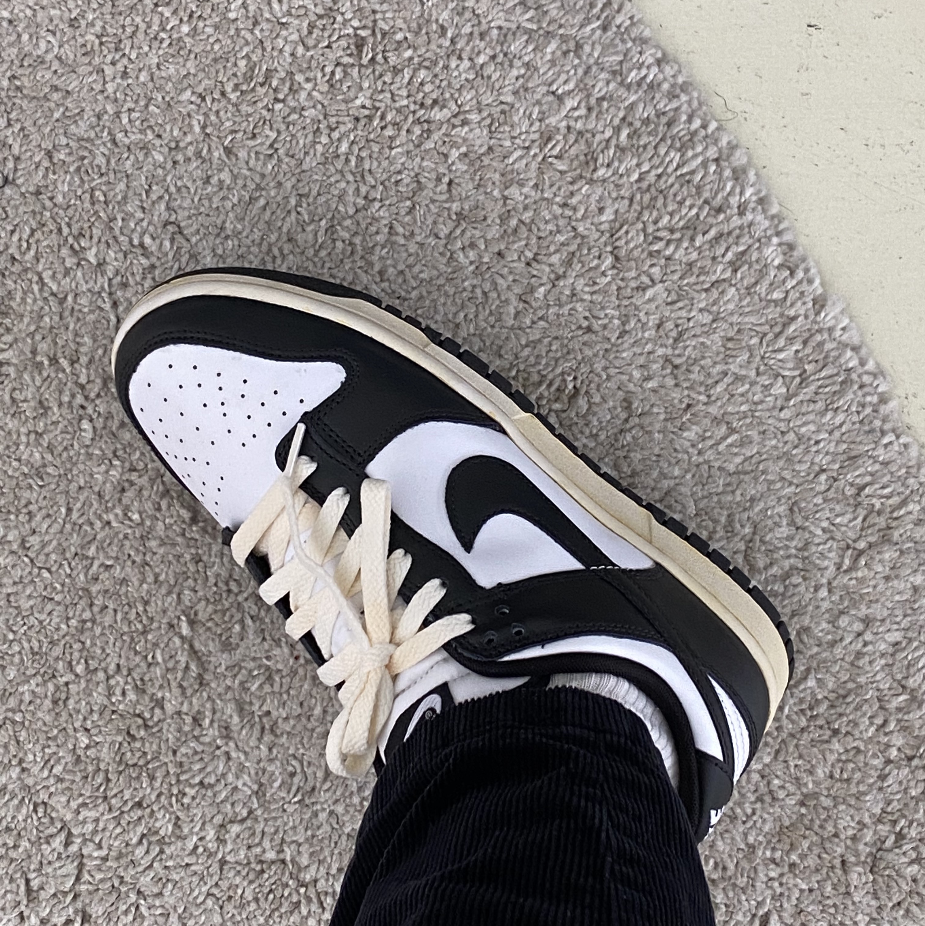 Nike Dunk Low Retro Black 착용 스타일 - 2