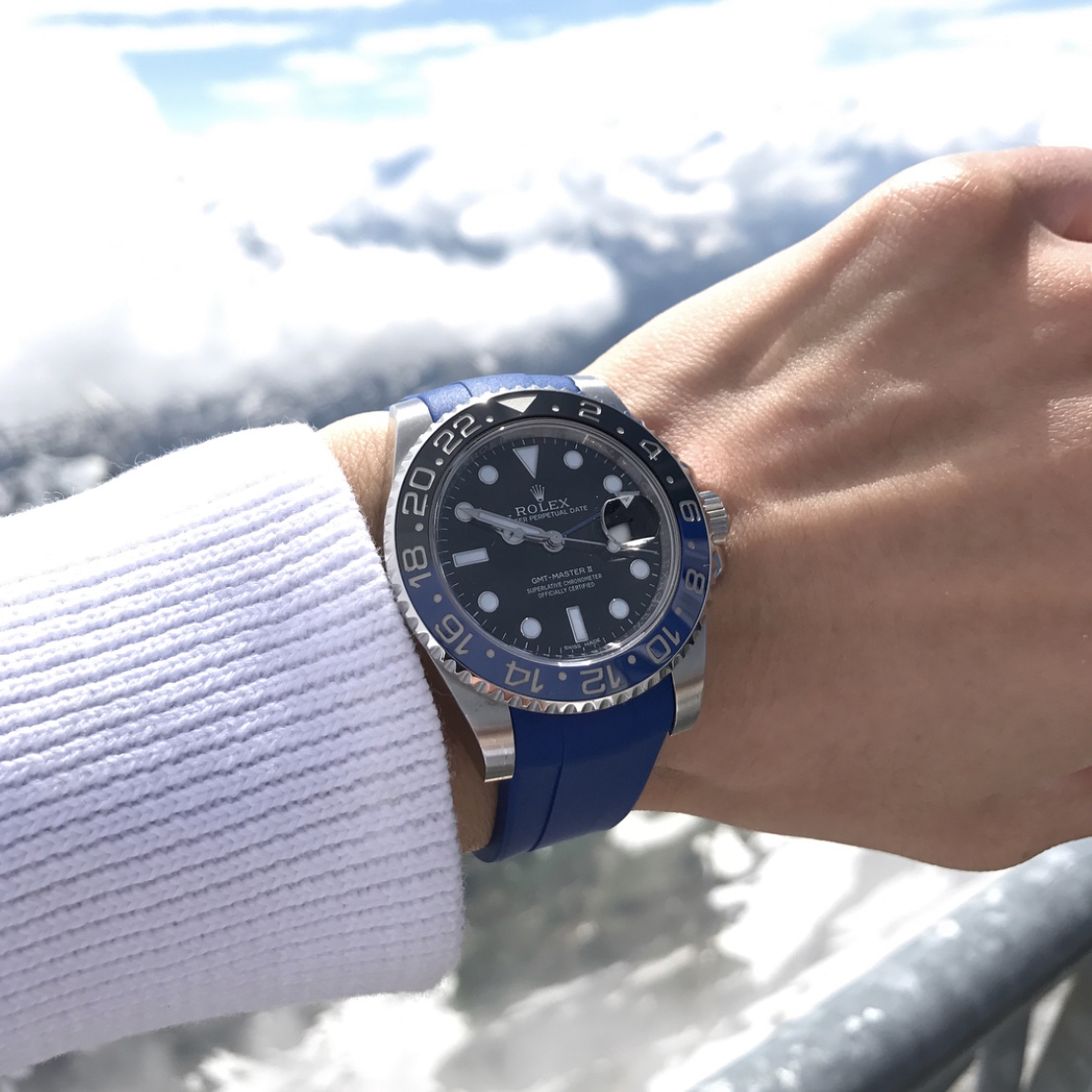 Rolex GMT-Master II 40mm 126710BLNR Black Oyster 착용 스타일