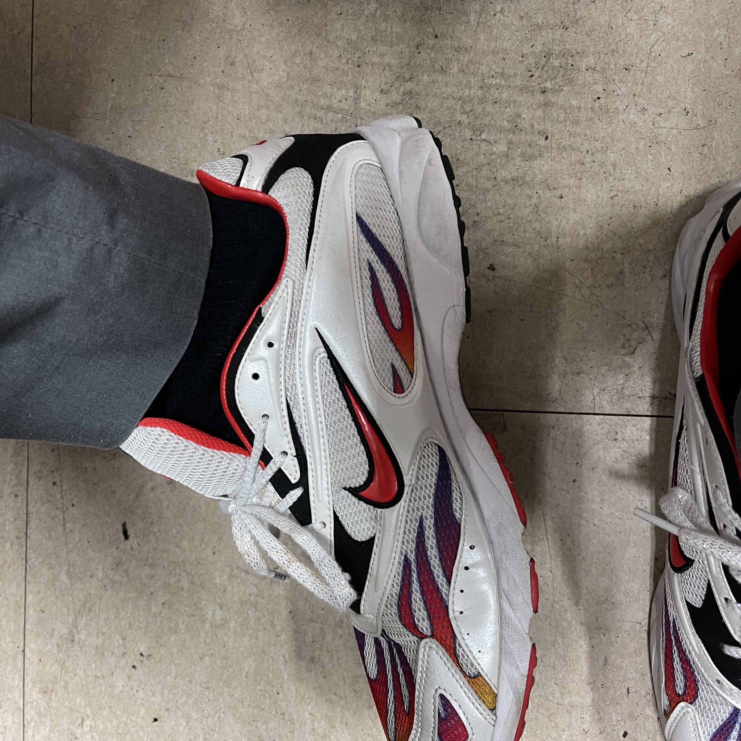 Nike x Supreme Zoom Streak Spectrum Plus White 착용 스타일 - 2