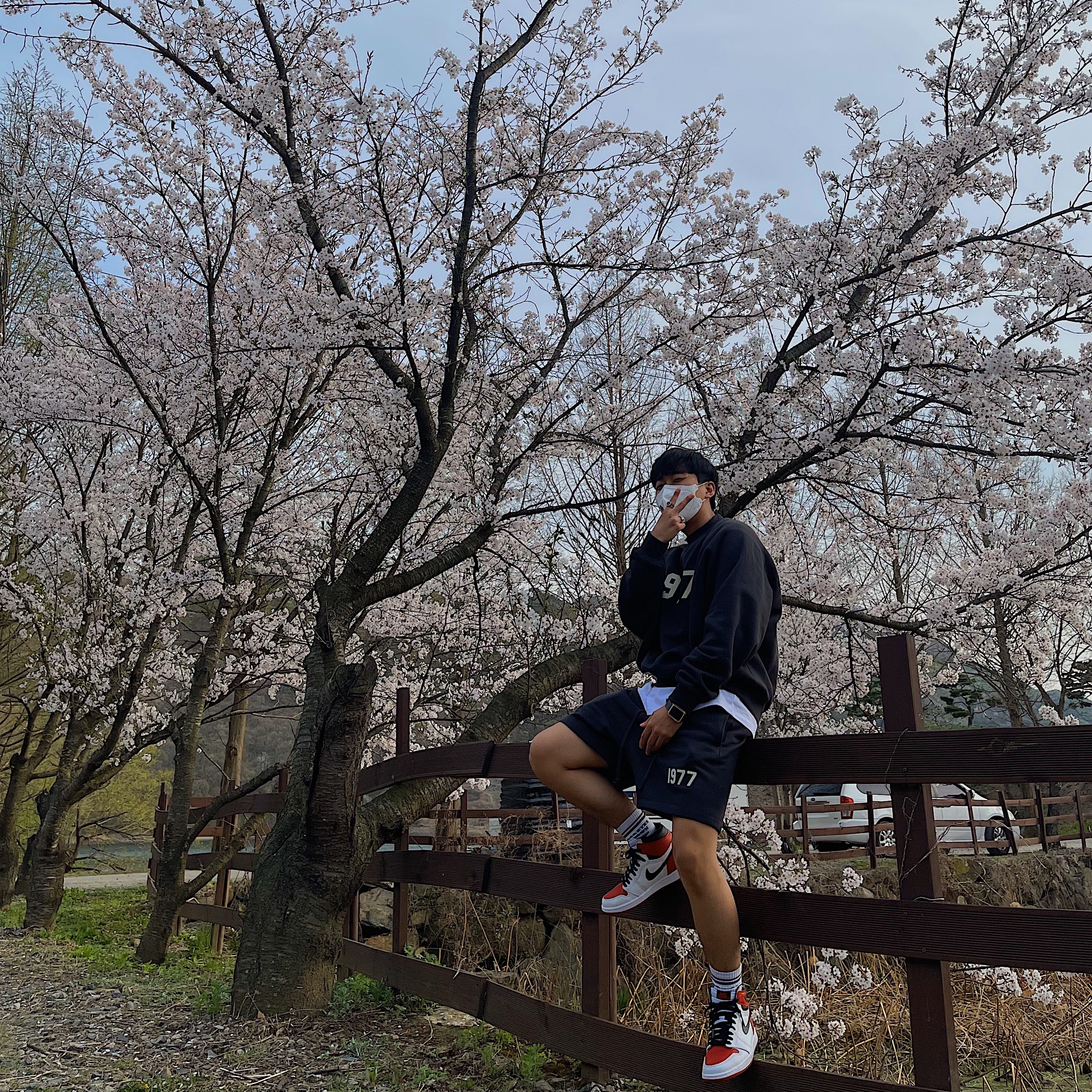 Essentials 1977 Shorts Iron - 22SS, Essentials 1977 Crewneck Sweatshirt Iron - 22SS 착용 스타일 - 1