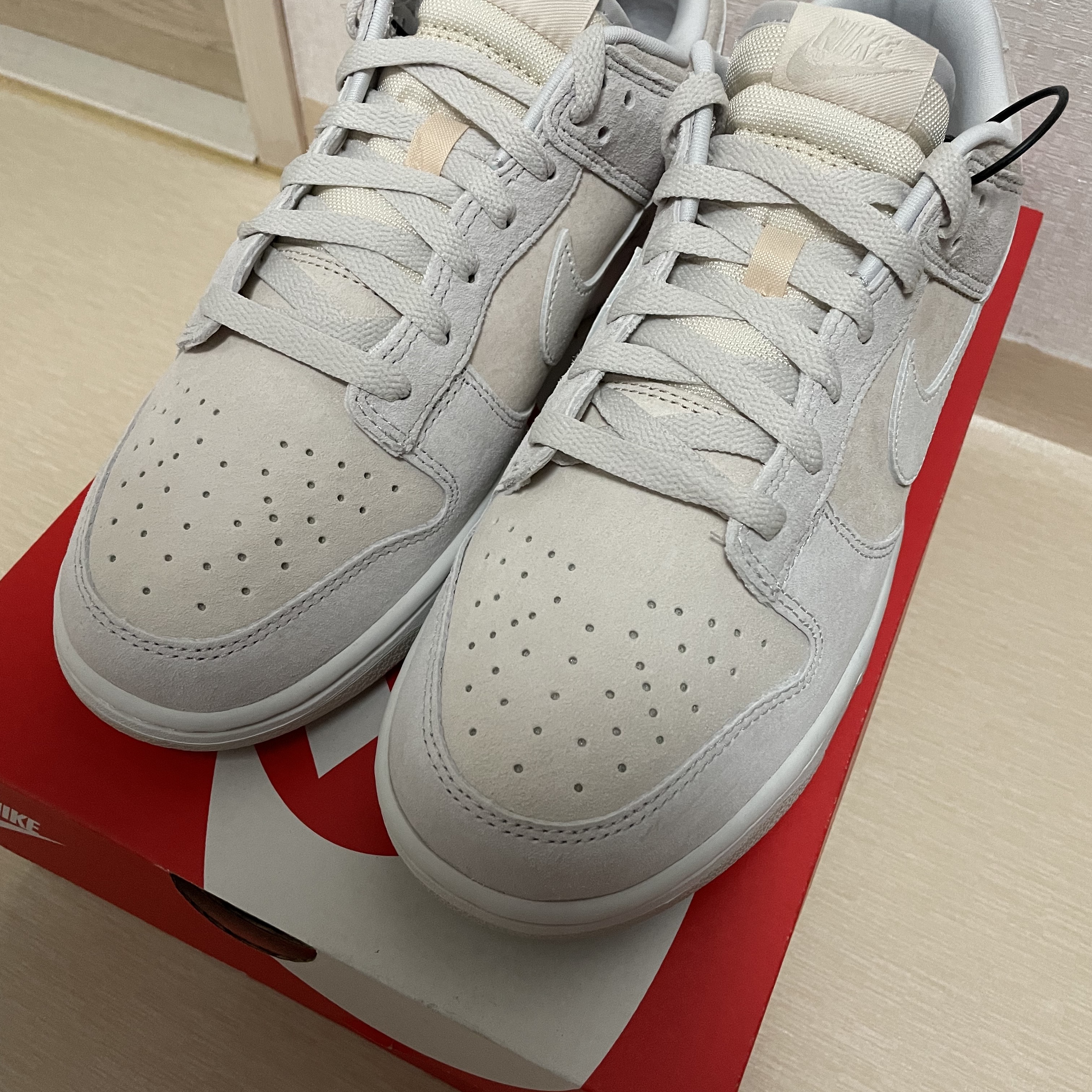 Nike Dunk Low Retro PRM Vast Grey 착용 스타일 - 3