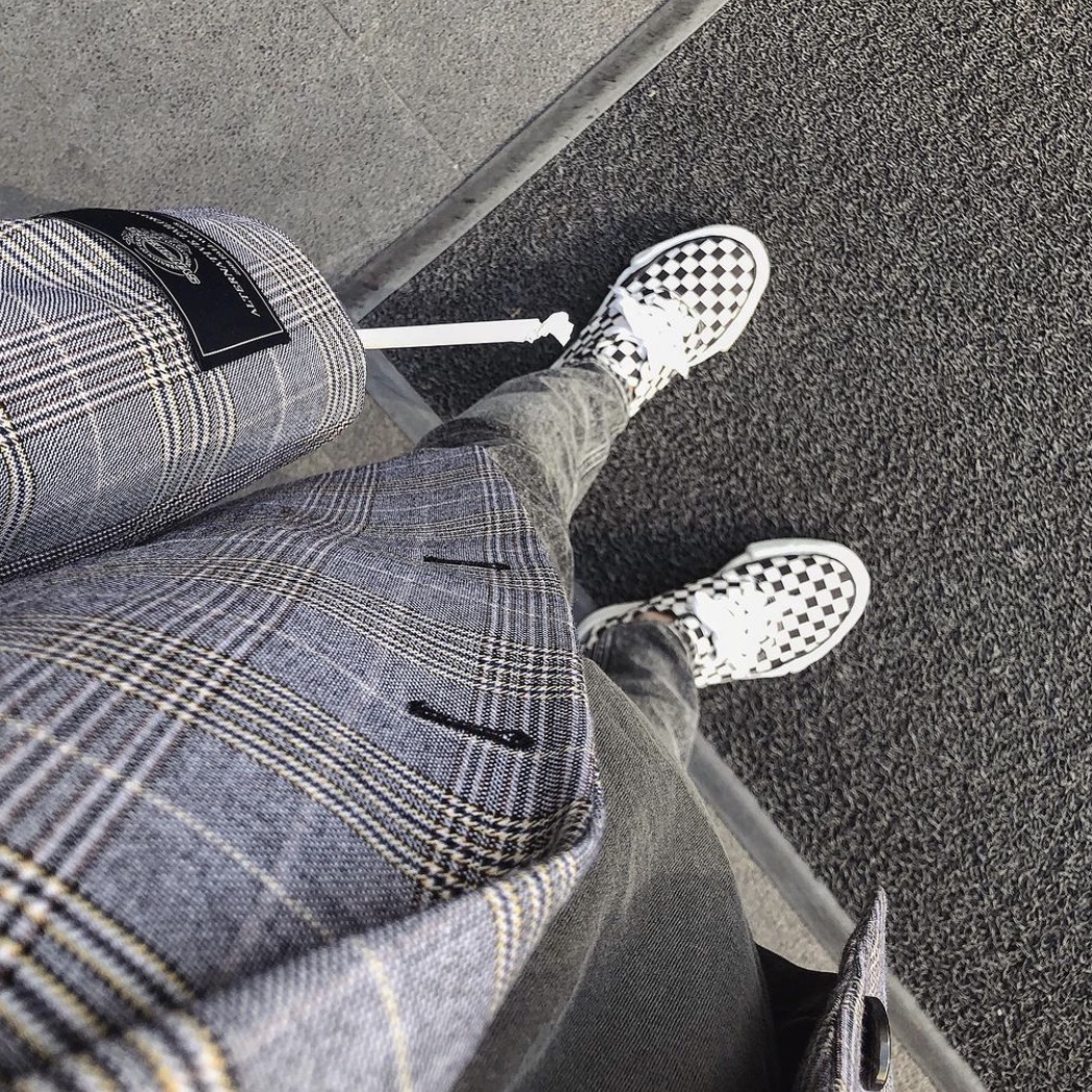 Maison Mihara Yasuhiro Baker OG Sole Canvas Low Cut Sneakers Black White 착용 스타일