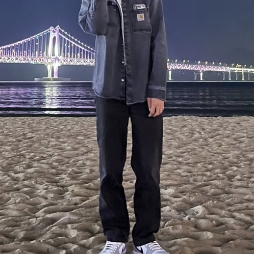 Stussy Basic Stussy T-Shirt White 2022, Jordan 1 Mid Light Smoke Grey 착용 스타일