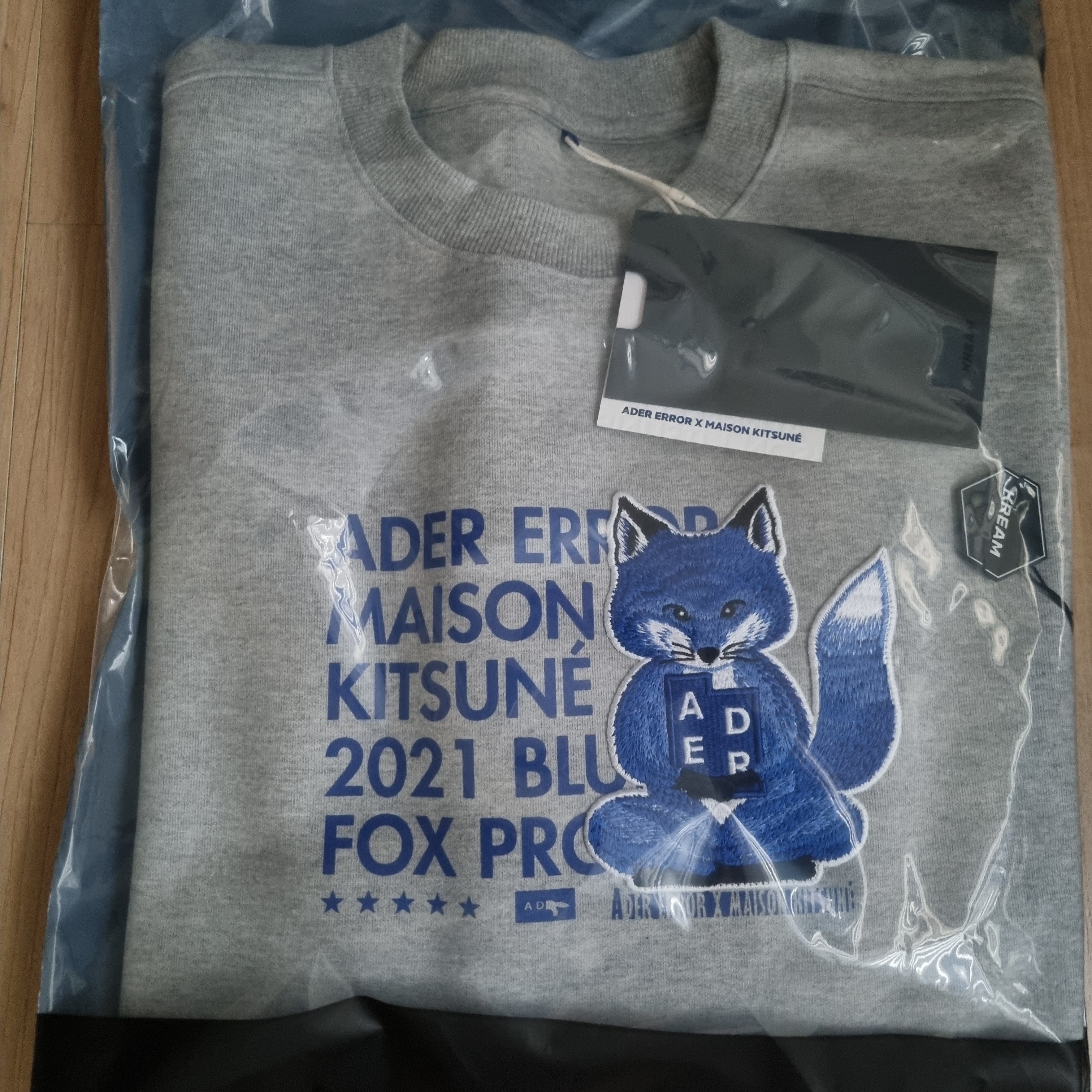 Maison Kitsune x Ader Error Meditation Fox Sweatshirt Grey 착용 스타일