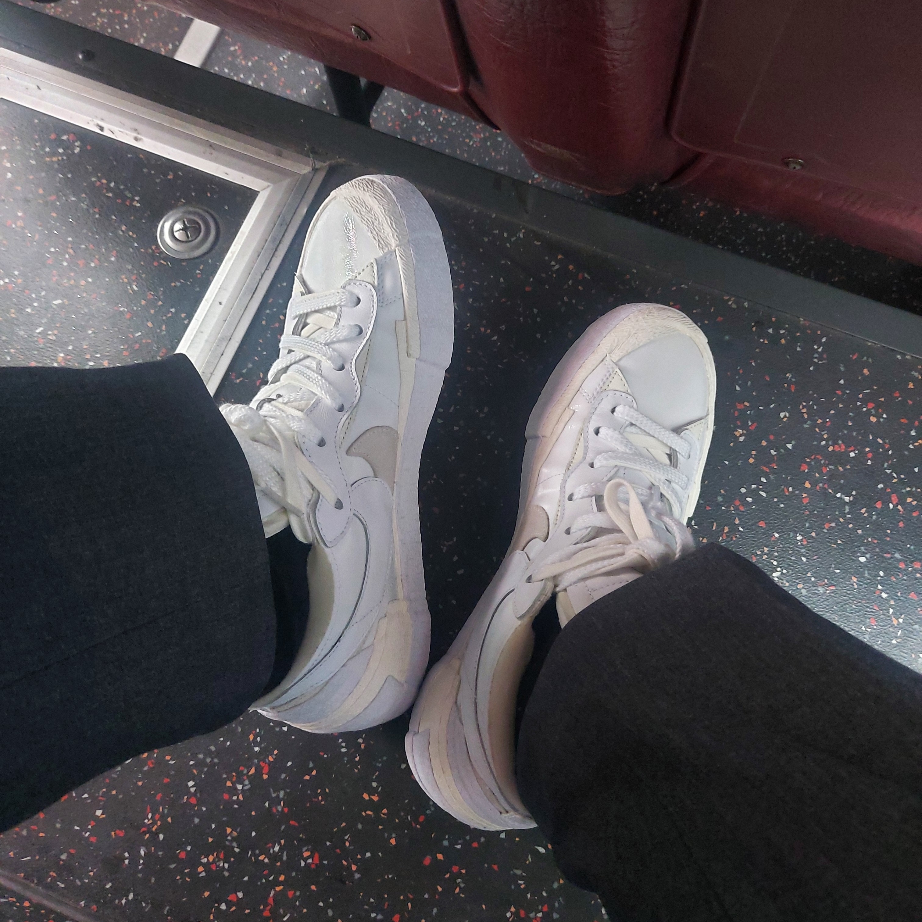 Nike x Sacai Blazer Low White Patent Leather 착용 스타일