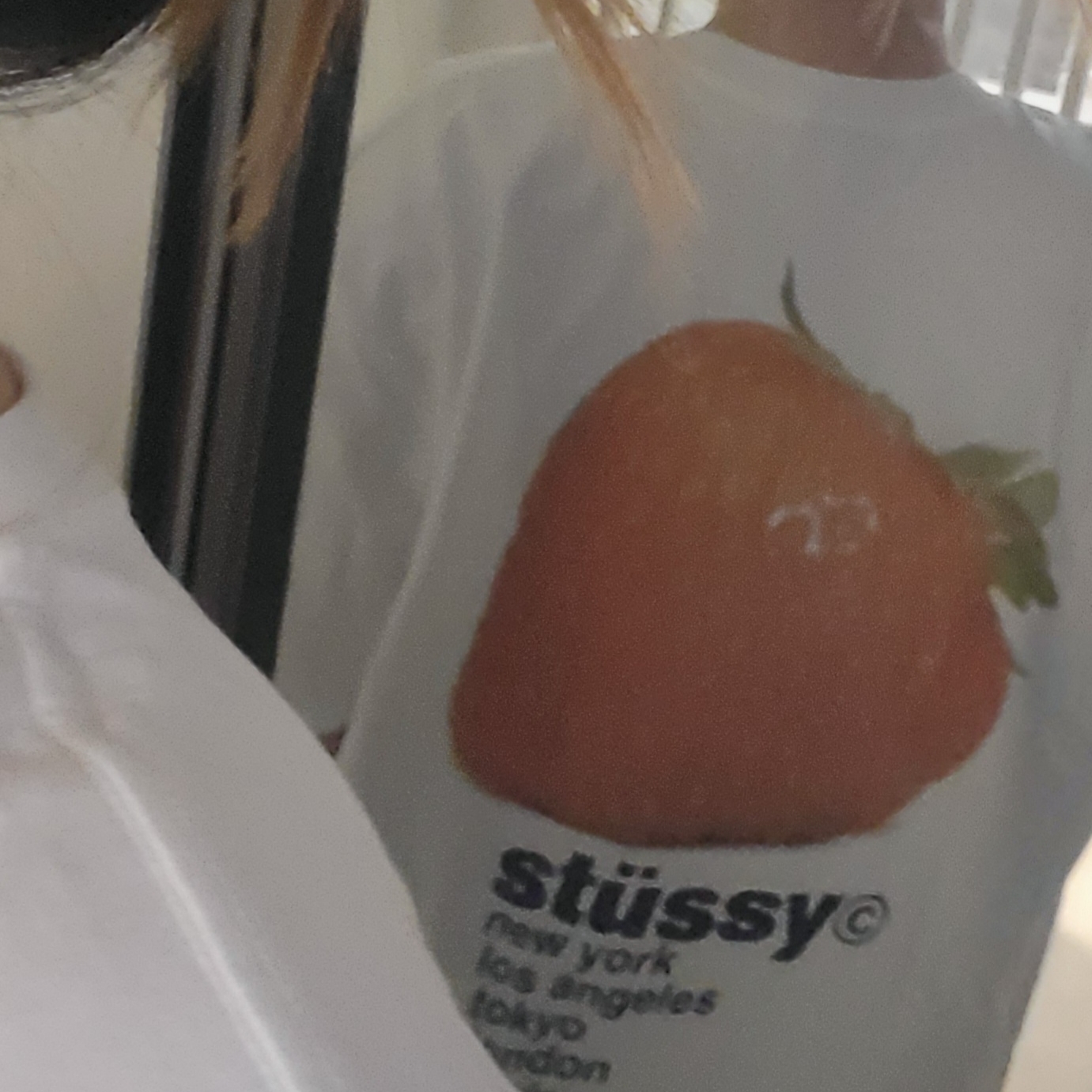 Stussy Strawberry T-Shirt White 착용 스타일