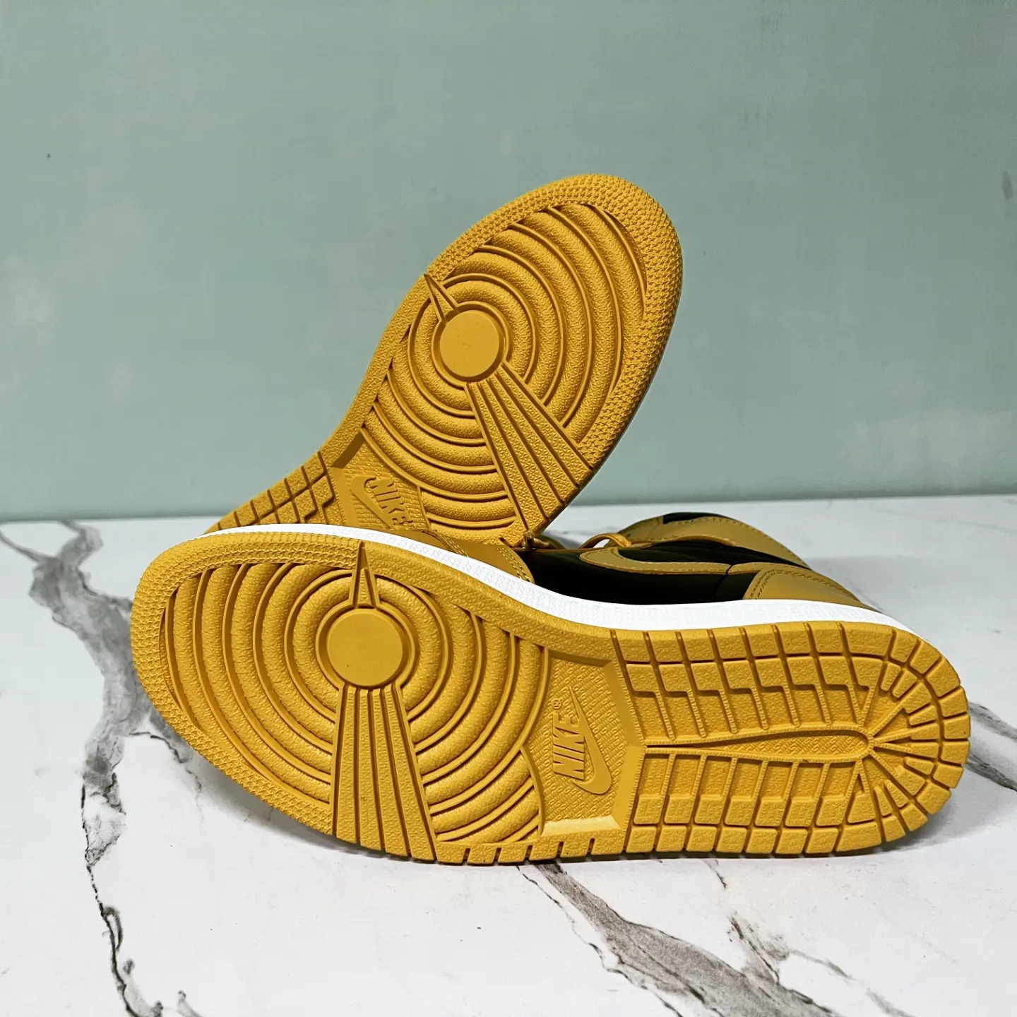 Jordan 1 Retro High OG Pollen 착용 스타일 - 5