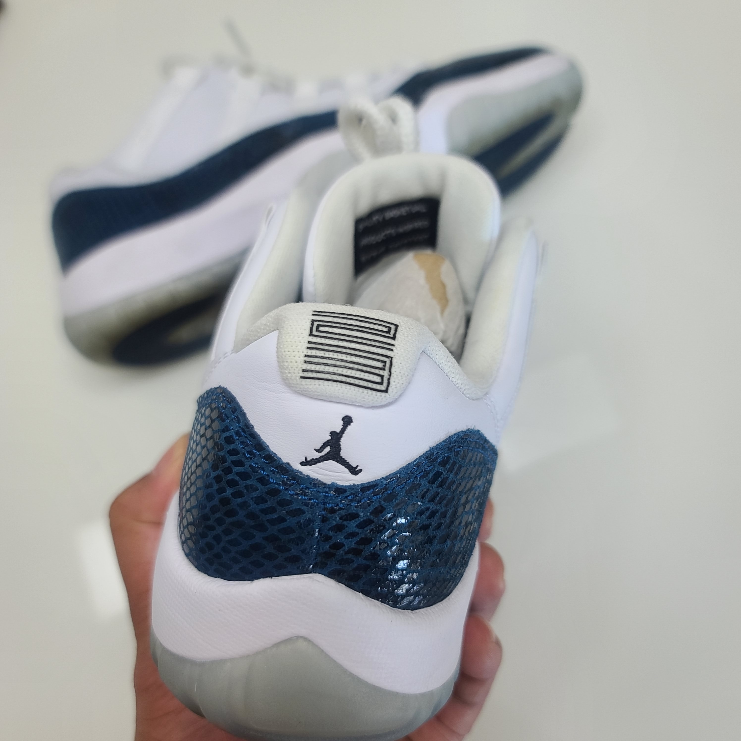 Jordan 11 Retro Low Navy Snakeskin 2019 착용 스타일 - 3