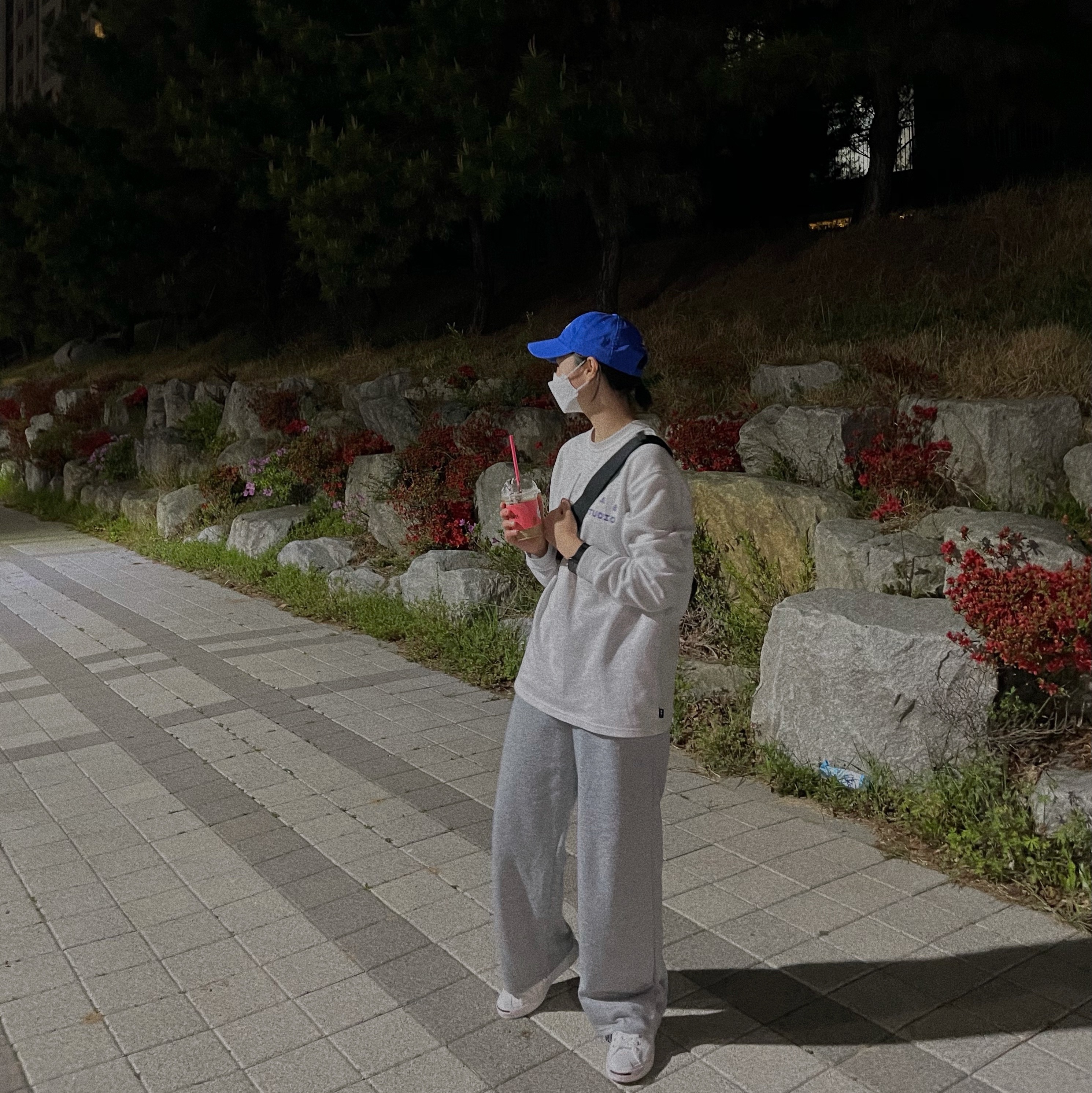 IAB Studio Long Sleeve Light Gray 착용 스타일