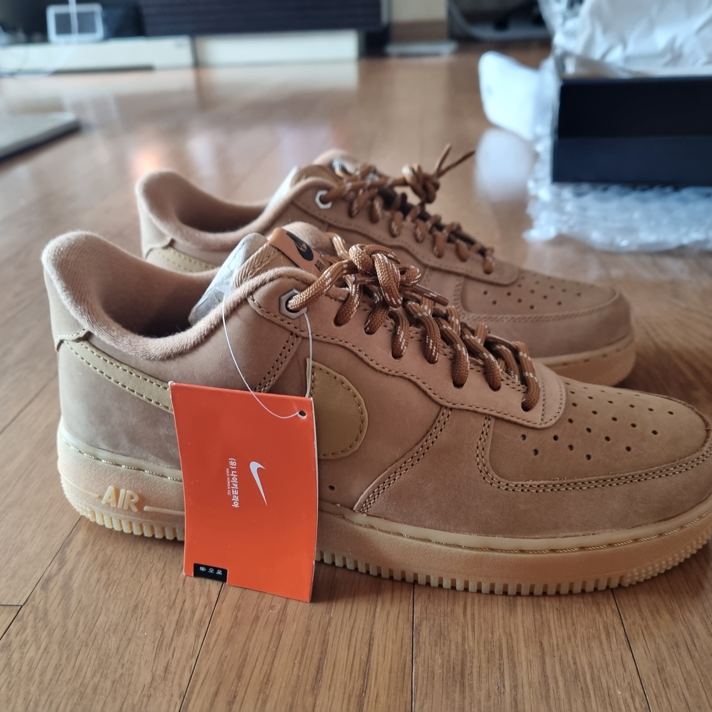 Nike Air Force 1 '07 WB Flax 착용 스타일