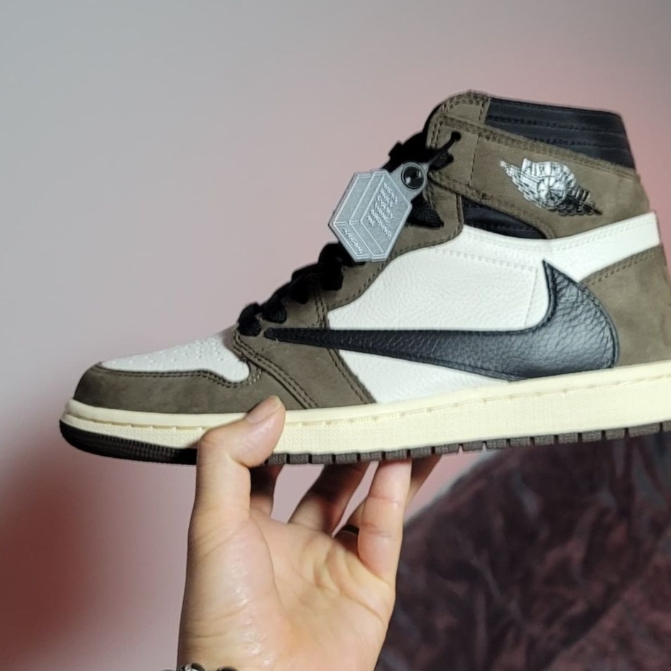 Jordan 1 x Travis Scott Retro High OG SP Mocha, Jordan 1 x Travis Scott x Fragment Retro Low OG SP Military Blue 착용 스타일 - 3