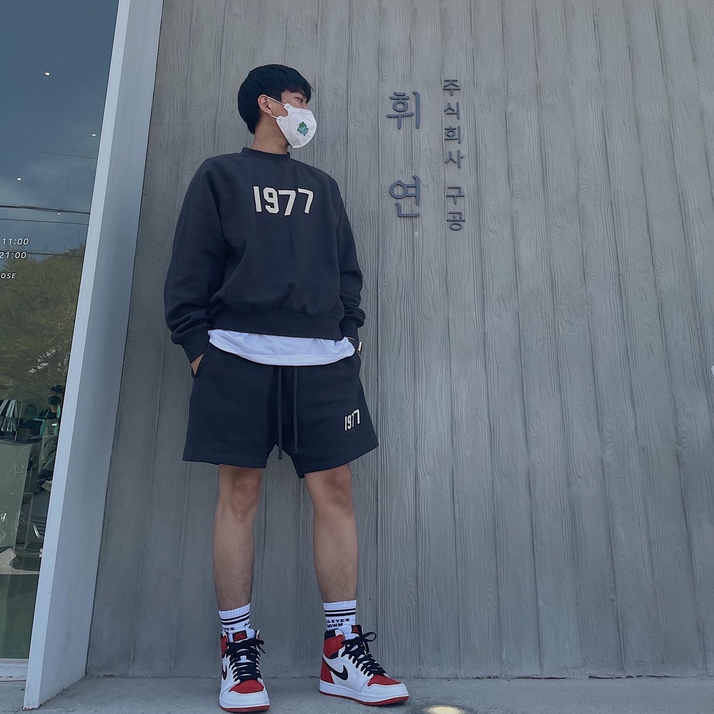 Essentials 1977 Shorts Iron - 22SS, Essentials 1977 Crewneck Sweatshirt Iron - 22SS 착용 스타일 - 3