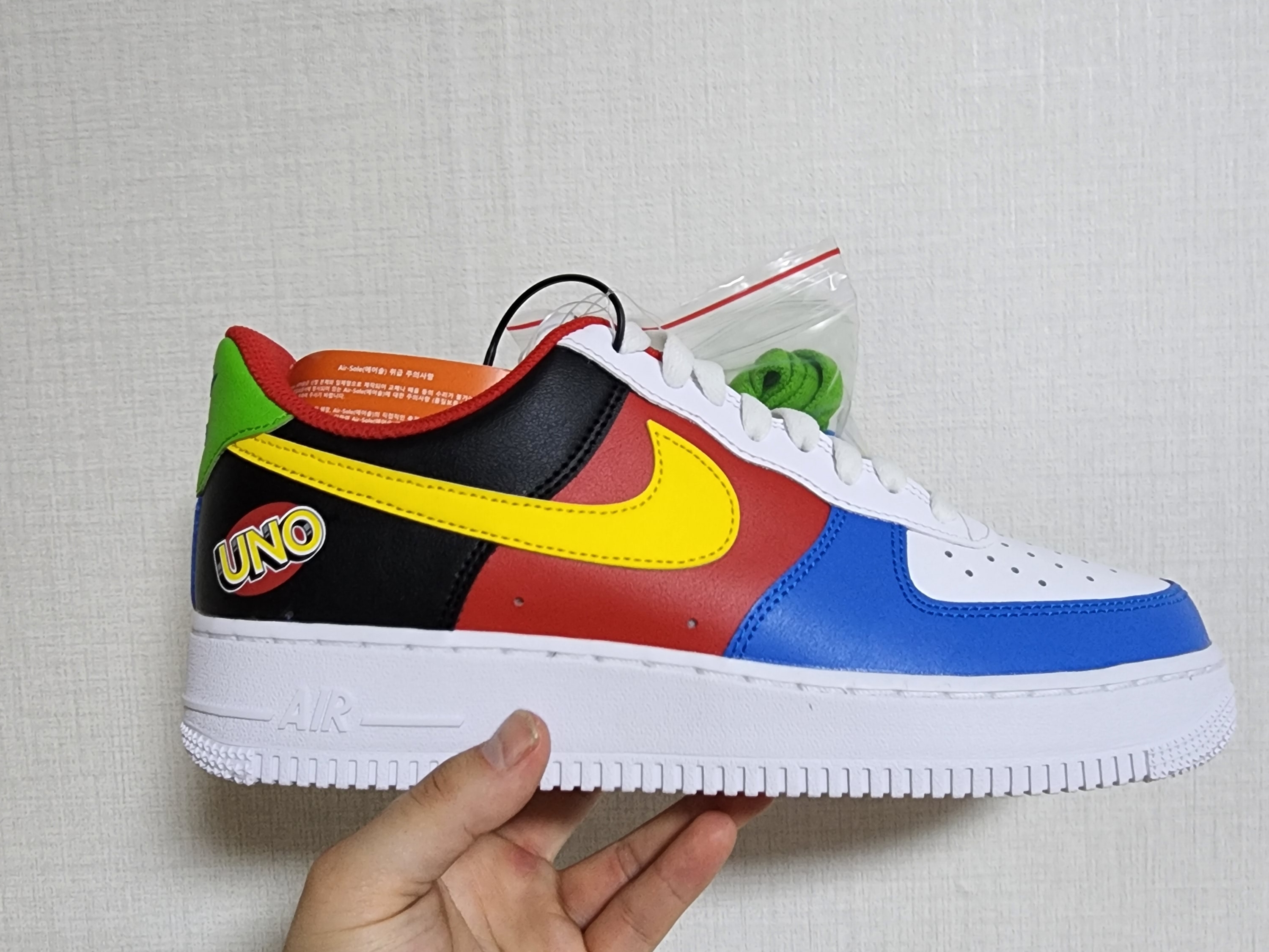 Nike x UNO Air Force 1 '07 QS White Yellow Zest 착용 스타일 - 1