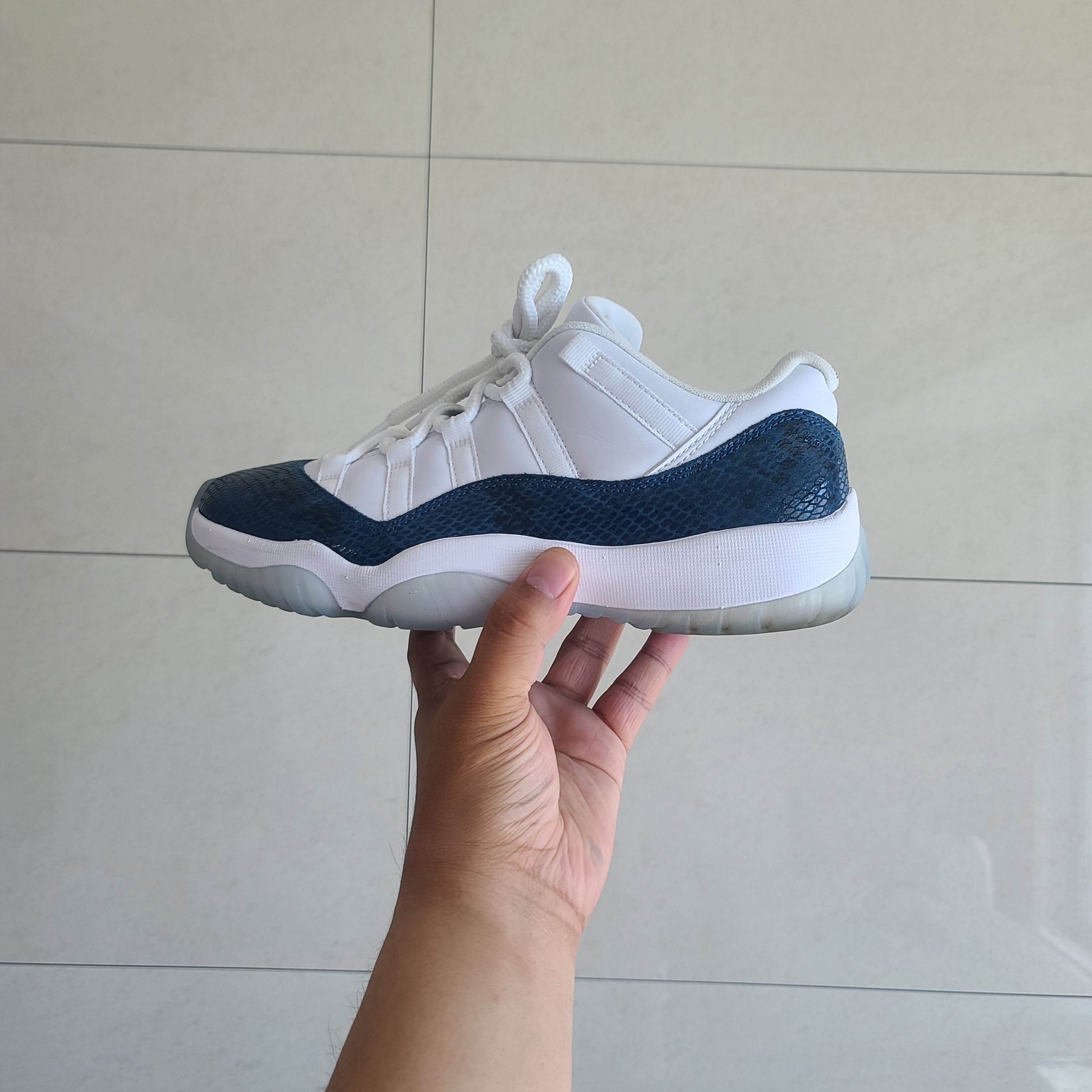 Jordan 11 Retro Low Navy Snakeskin 2019 착용 스타일 - 4