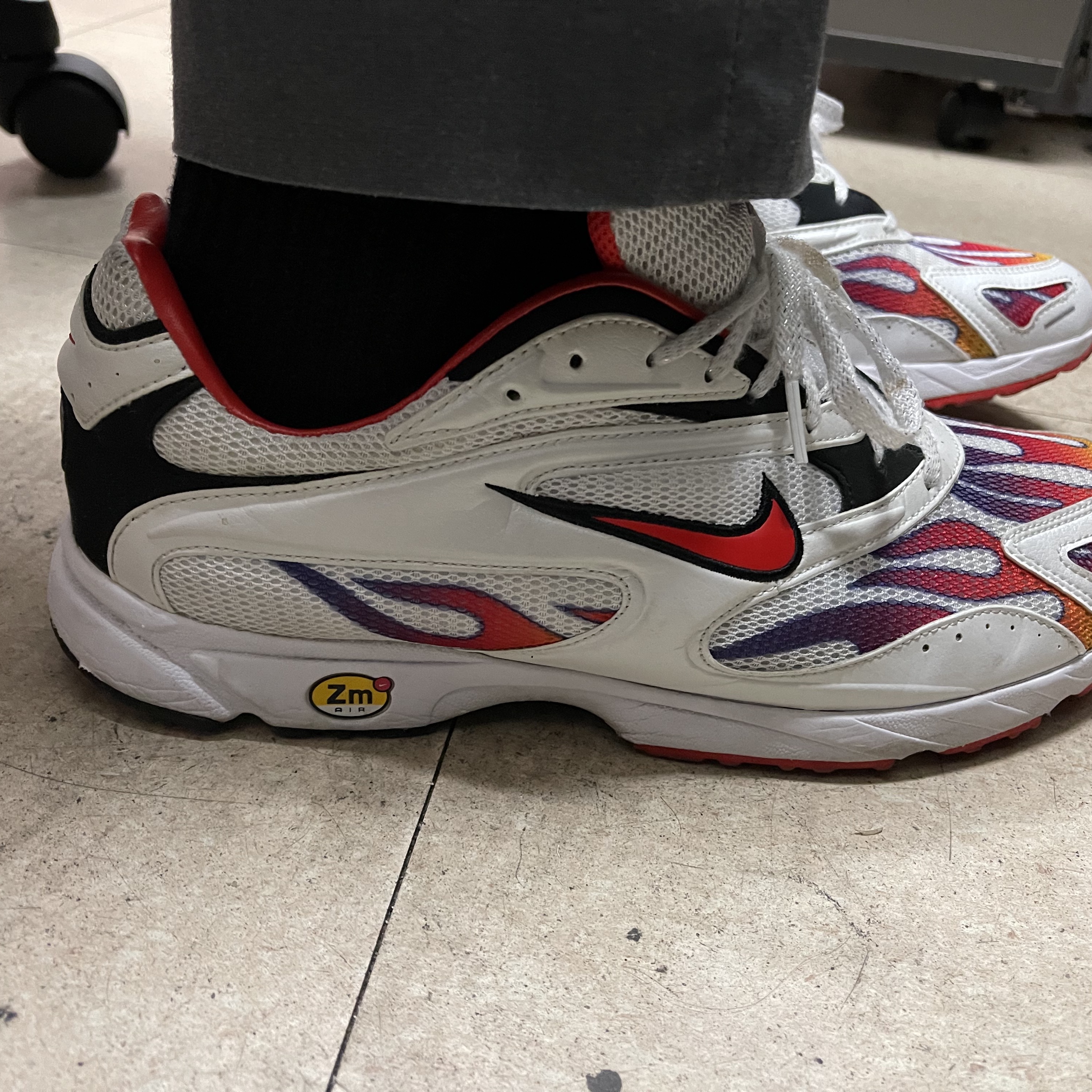 Nike x Supreme Zoom Streak Spectrum Plus White 착용 스타일 - 1