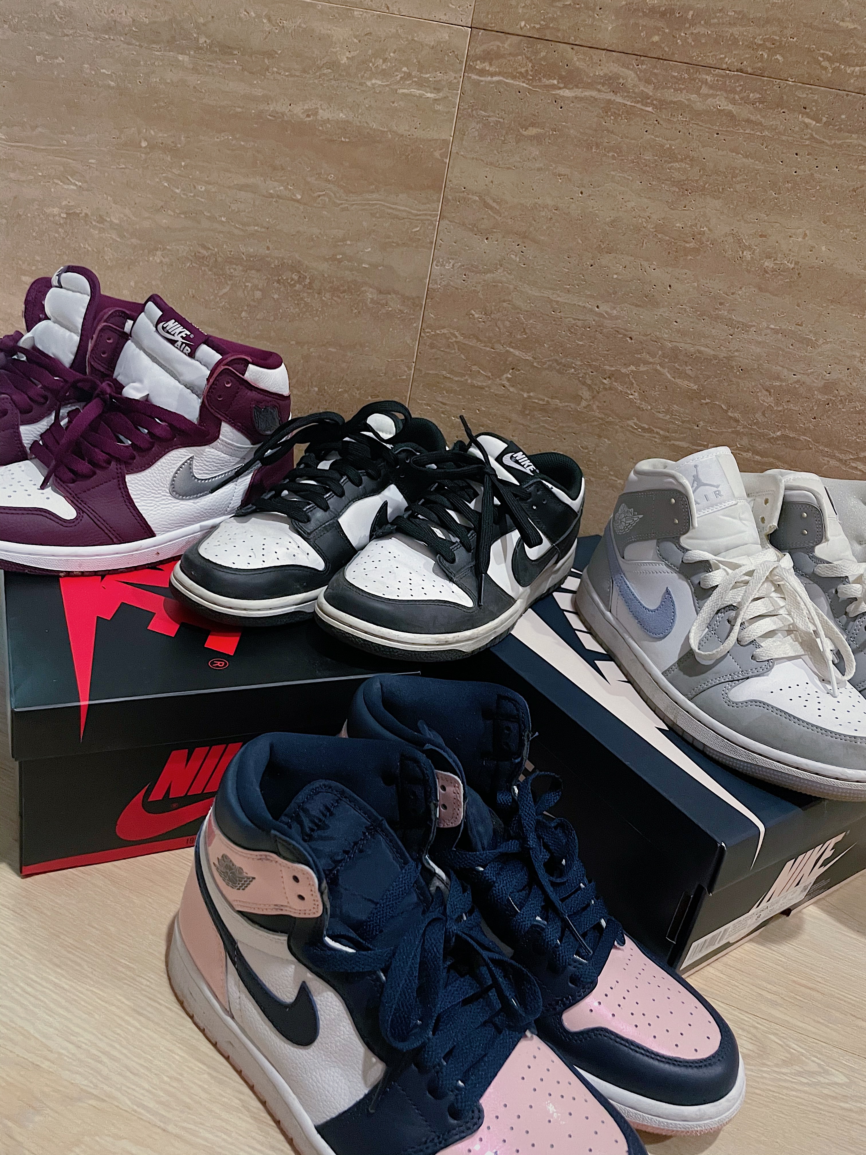 (W) Jordan 1 Mid Wolf Grey, (W) Jordan 1 Retro High OG Atmosphere 착용 스타일