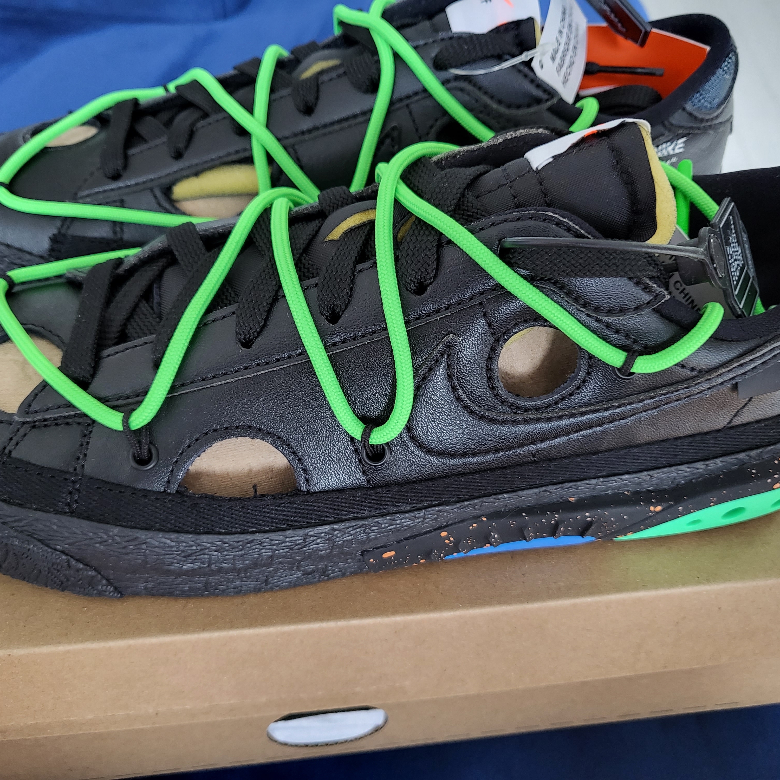 Nike x Off-White Blazer Low '77 Black and Electro Green 착용 스타일 - 1