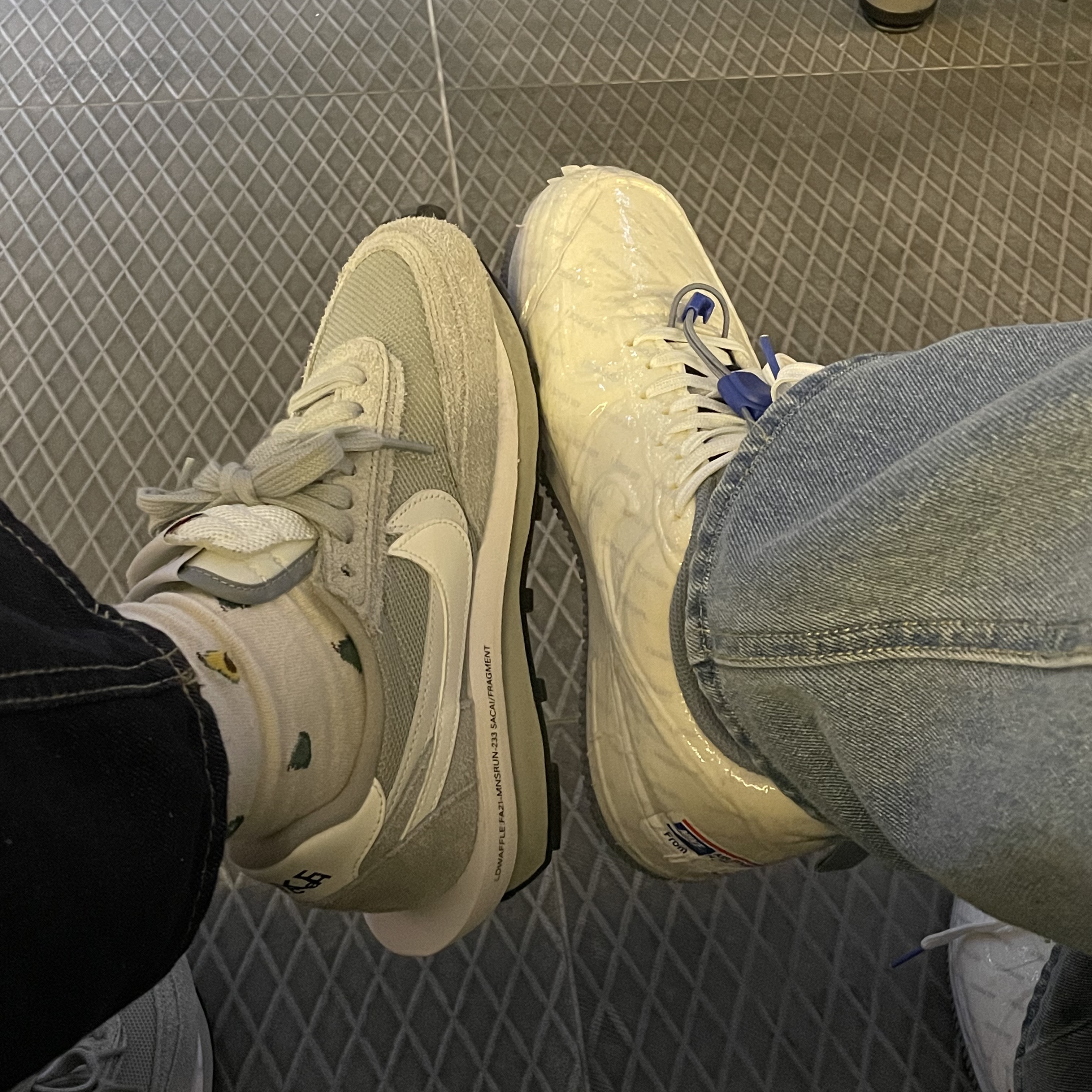 Nike x Sacai x Fragment LDWaffle Light Smoke Grey, Nike Air Force 1 Low Experimental Postal Ghost 착용 스타일