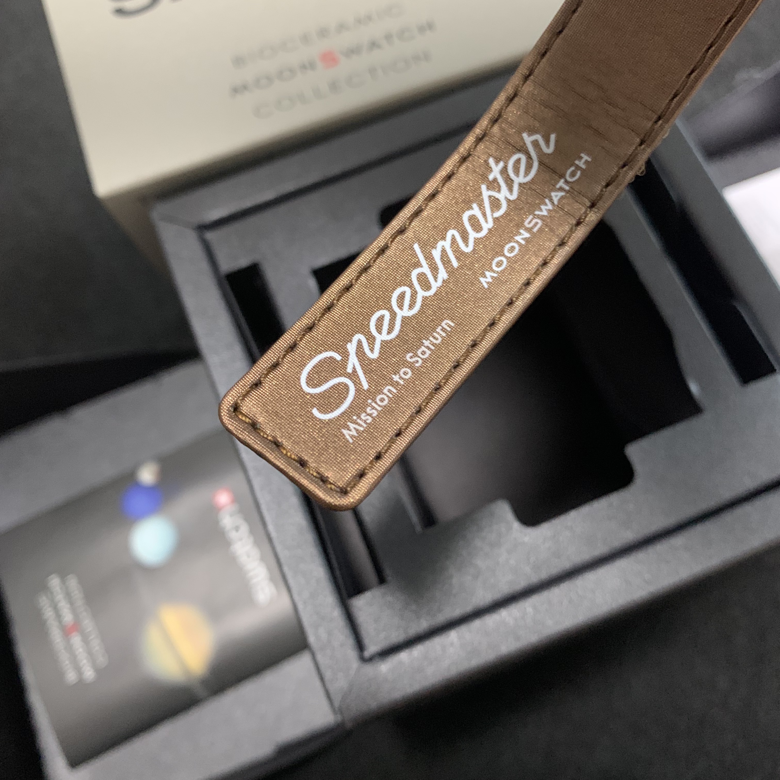Swatch x Omega Bioceramic MoonSwatch Mission To Saturn 착용 스타일 - 2