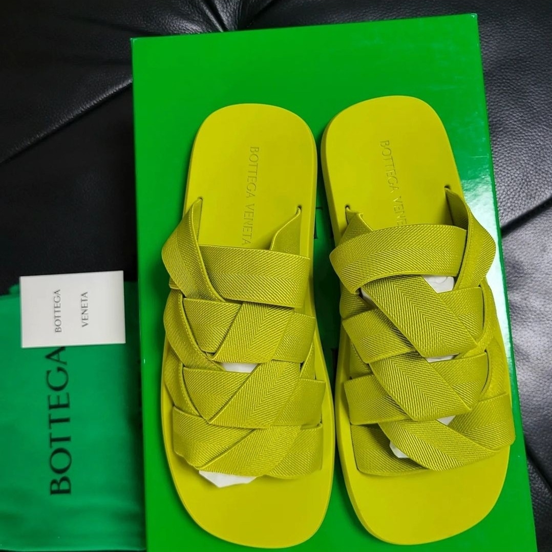Bottega Veneta Plat Mule Kiwi 착용 스타일