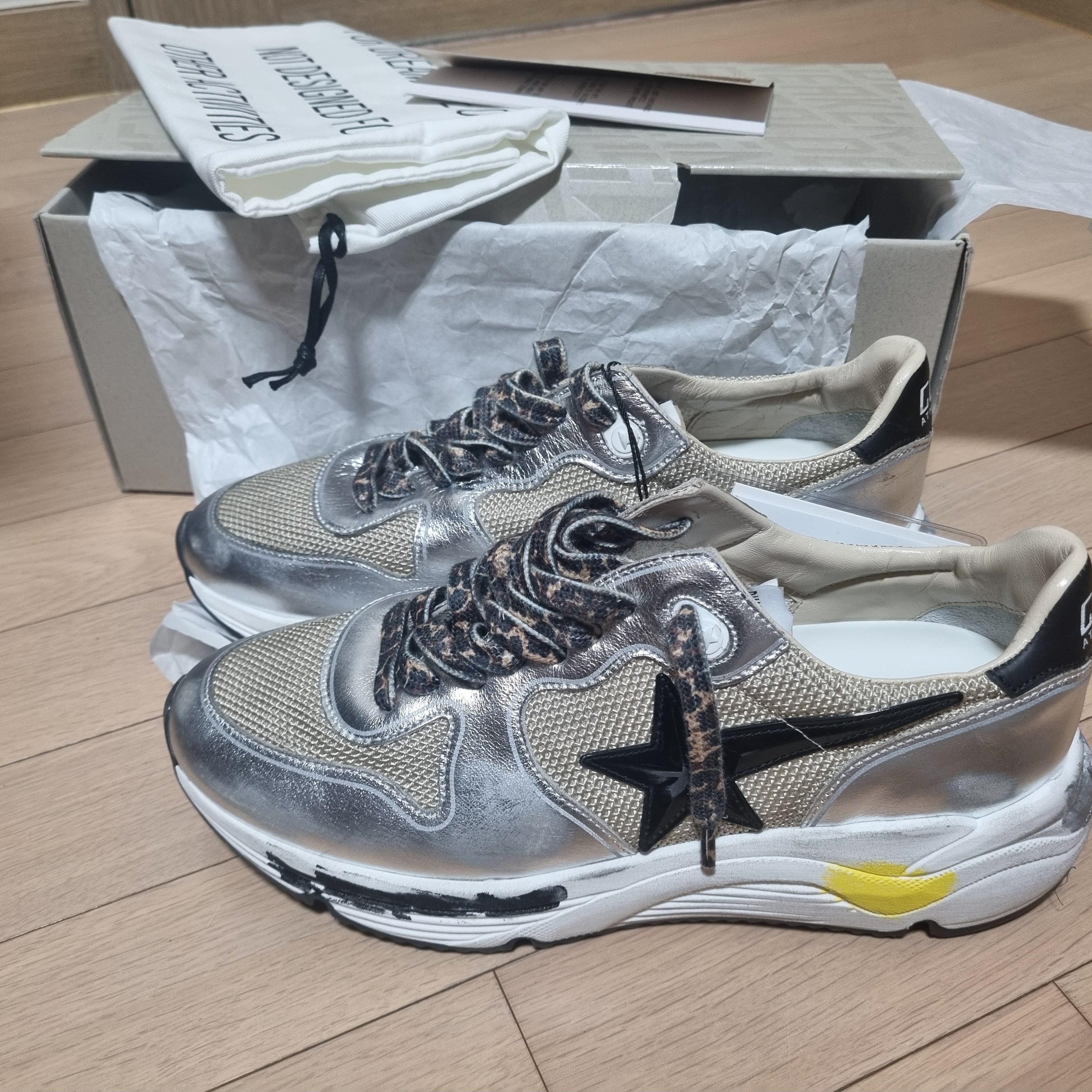 Golden Goose Running Sole Sneakers Silver Beige Black 착용 스타일