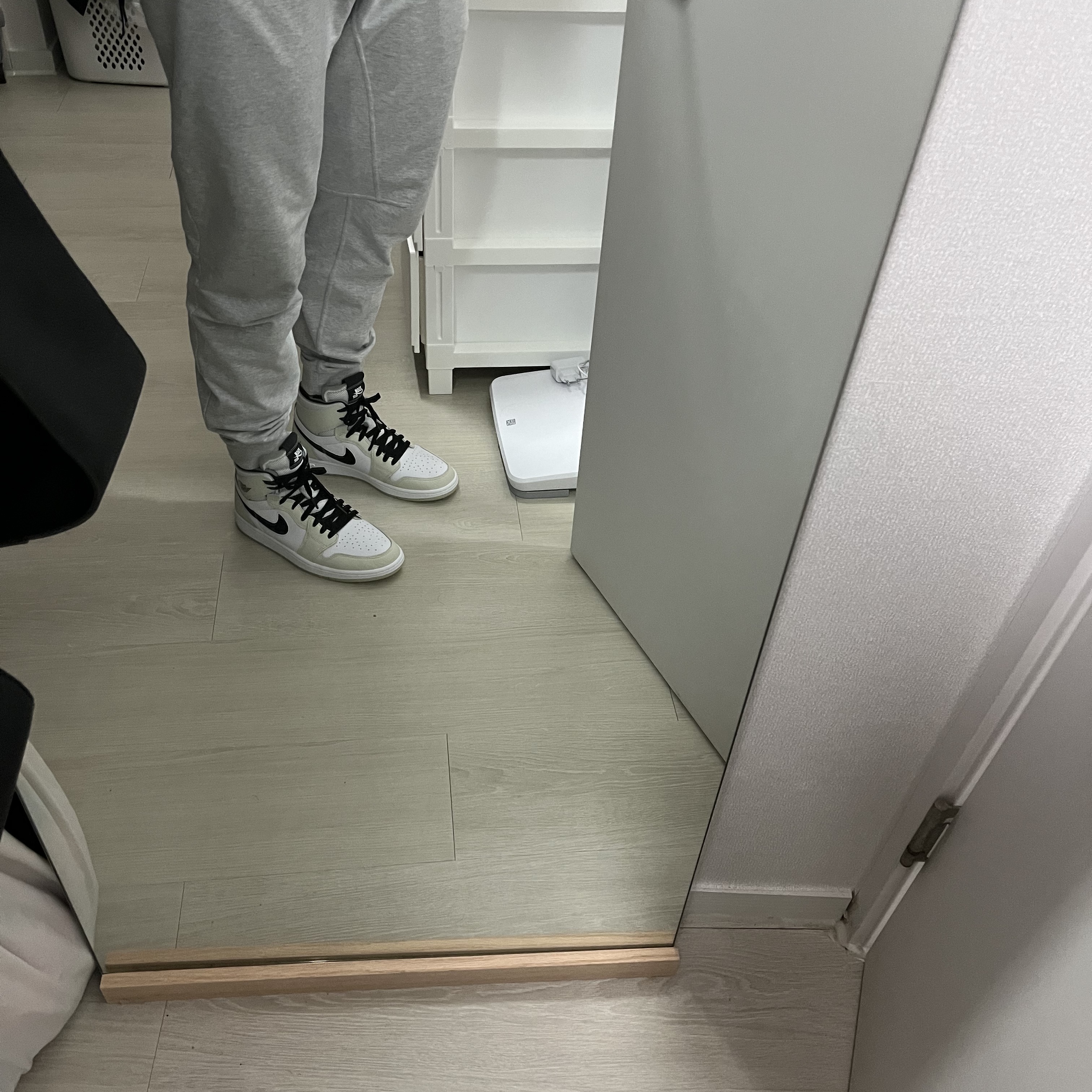 (W) Jordan 1 Zoom Air CMFT Light Bone 착용 스타일