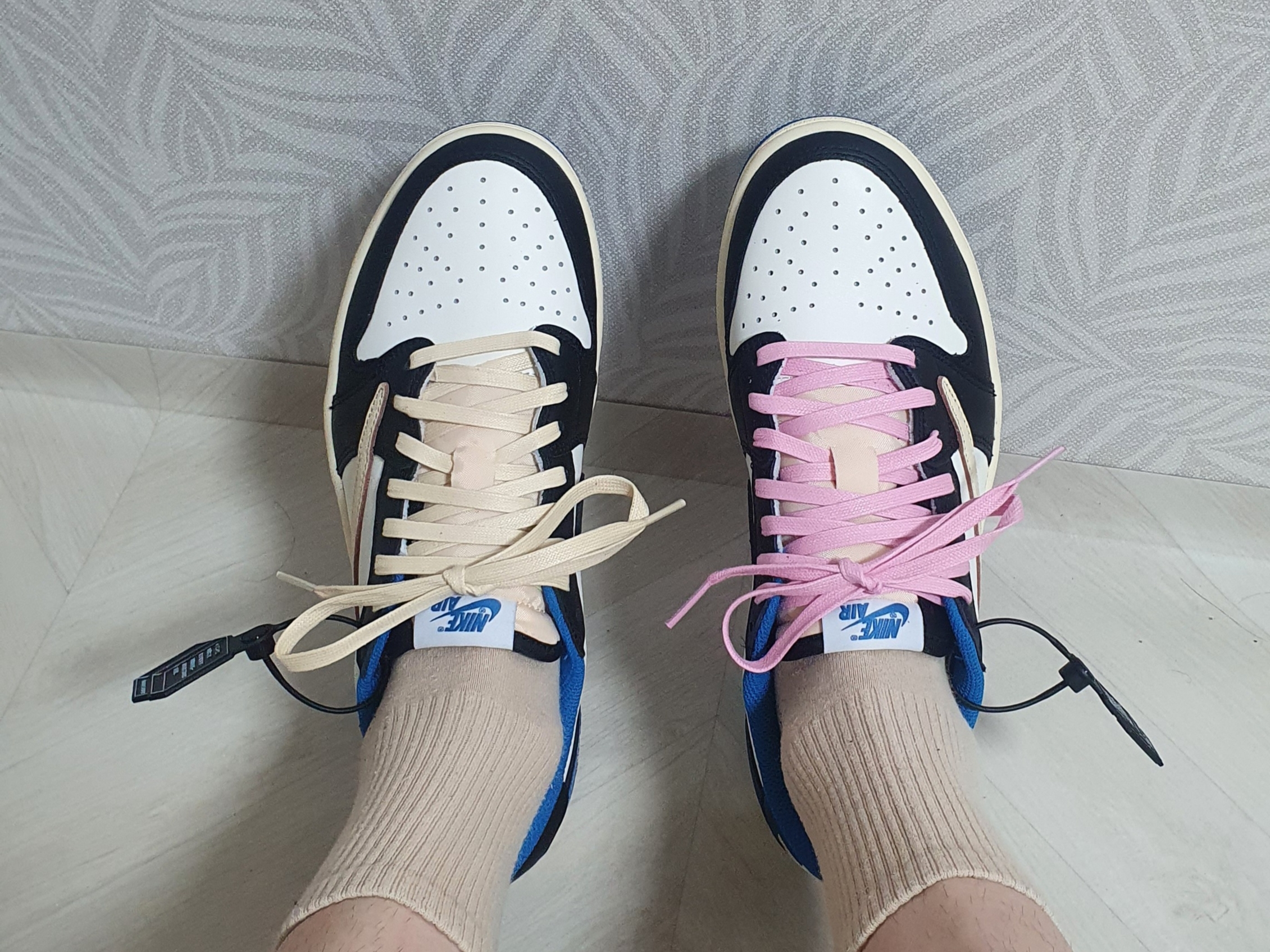 Jordan 1 x Travis Scott x Fragment Retro Low OG SP Military Blue 착용 스타일 - 1