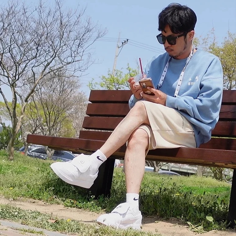 Nike x Peaceminusone Kwondo1 White, IAB Studio Crewneck Sky Blue 착용 스타일 - 1