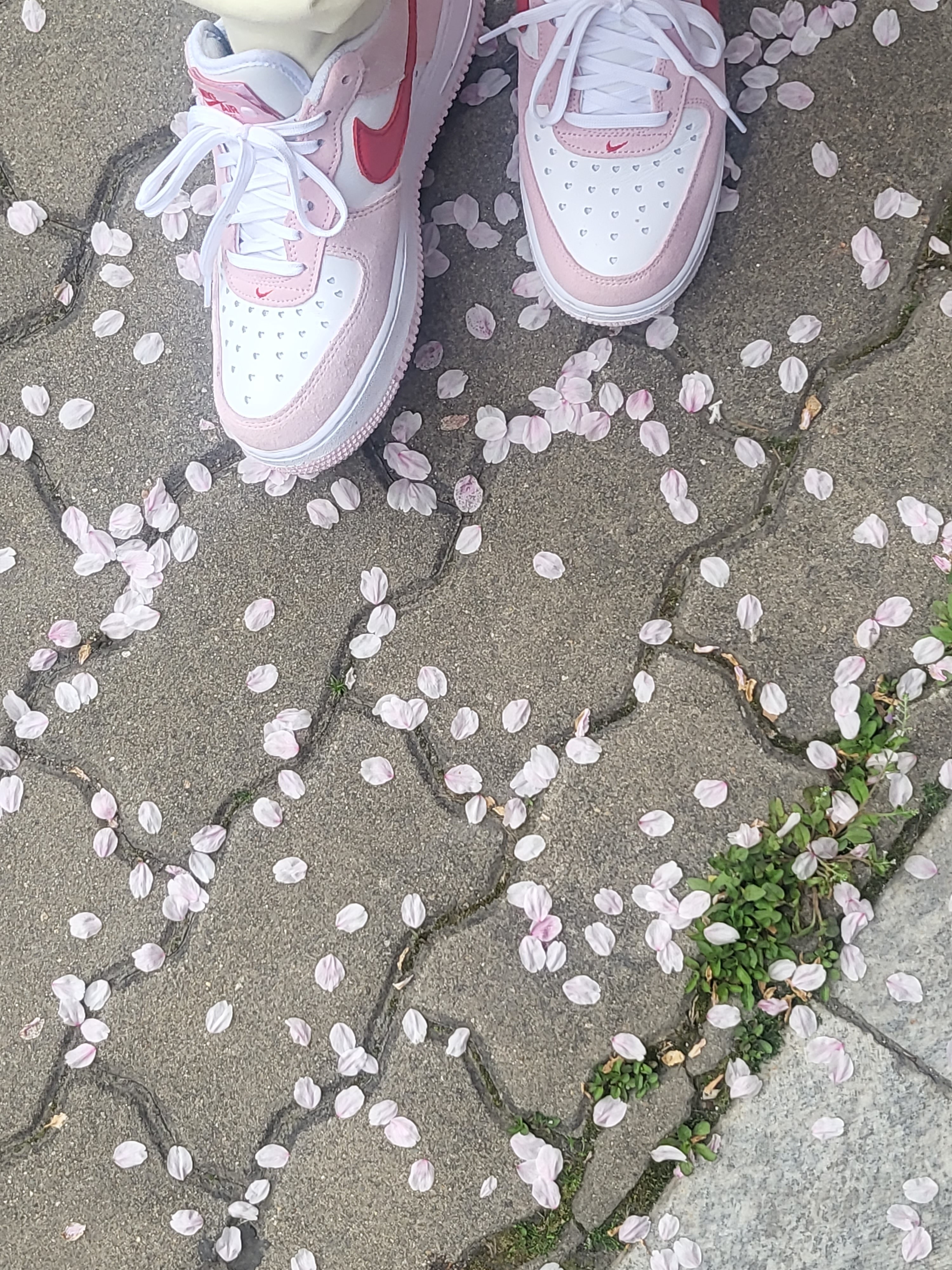 Nike Air Force 1 '07 QS Valentine's Day 착용 스타일
