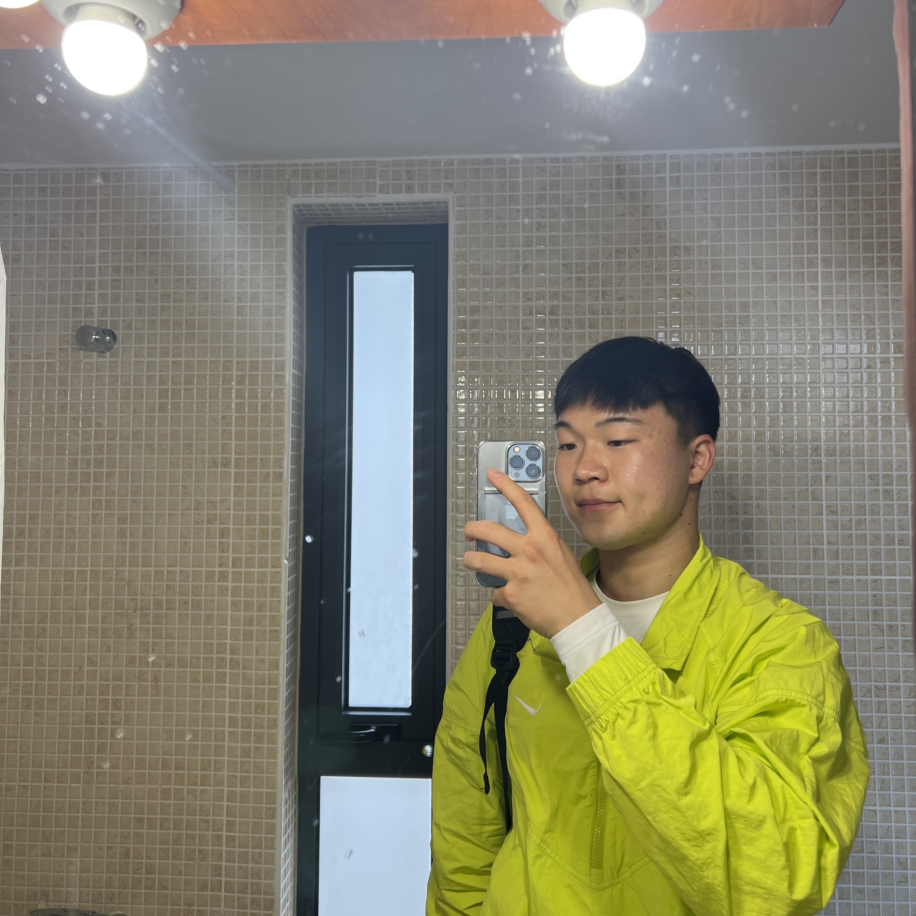 Nike x Stussy Windrunner Jacket Bright Cactus, Nike x J.Crew Killshot 2 Sail Midnight Navy 착용 스타일 - 1