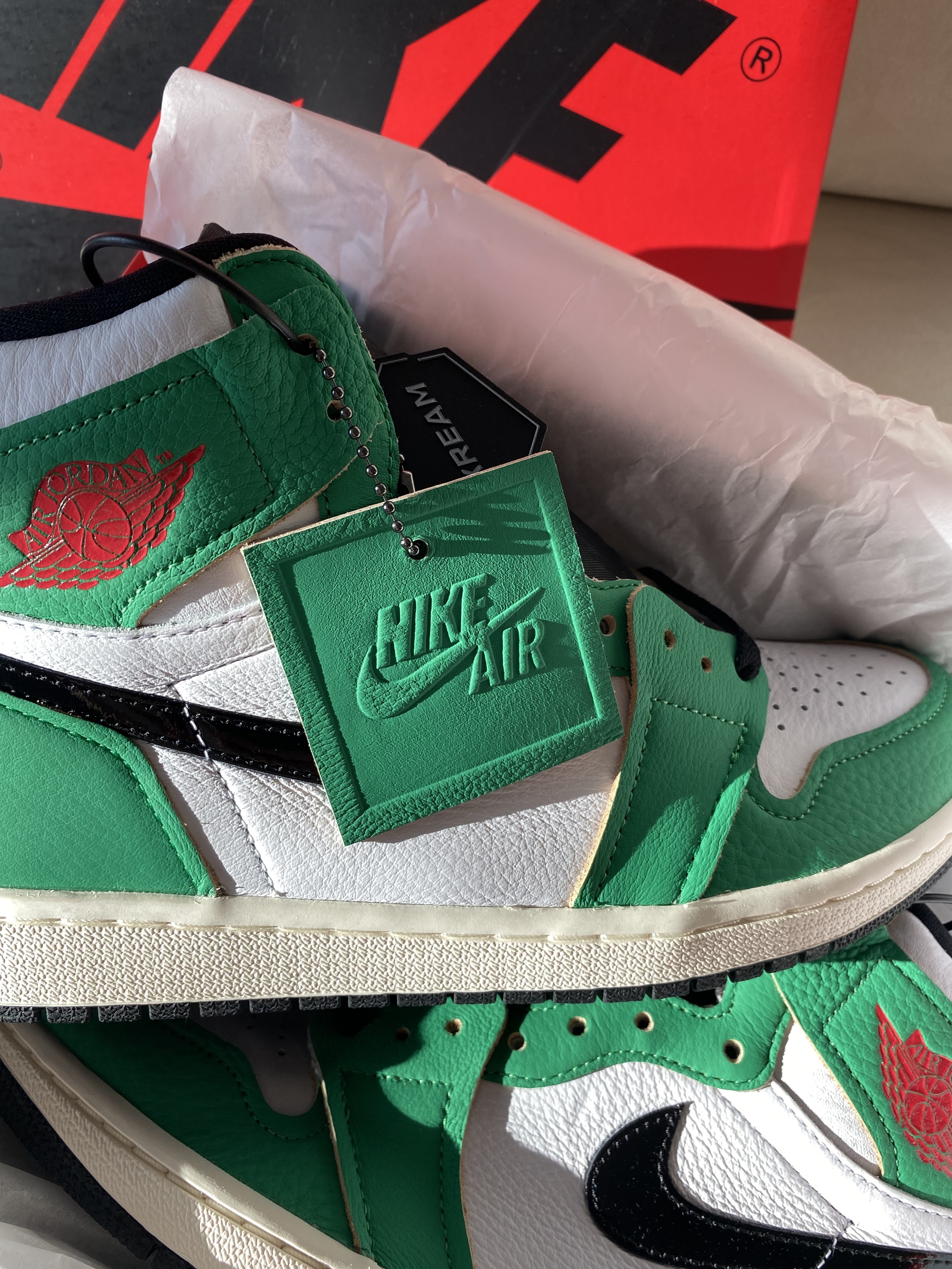 (W) Jordan 1 Retro High OG Lucky Green 착용 스타일 - 4