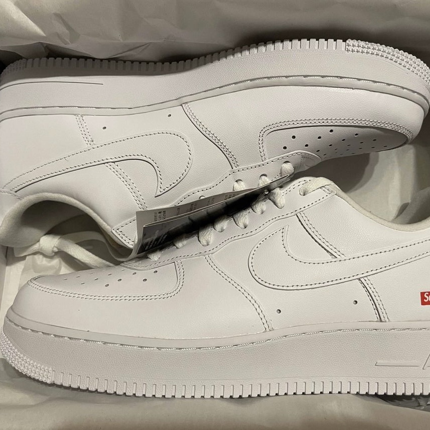 Nike x Supreme Air Force 1 Low Flax, Nike x Supreme Air Force 1 Low White 착용 스타일 - 2
