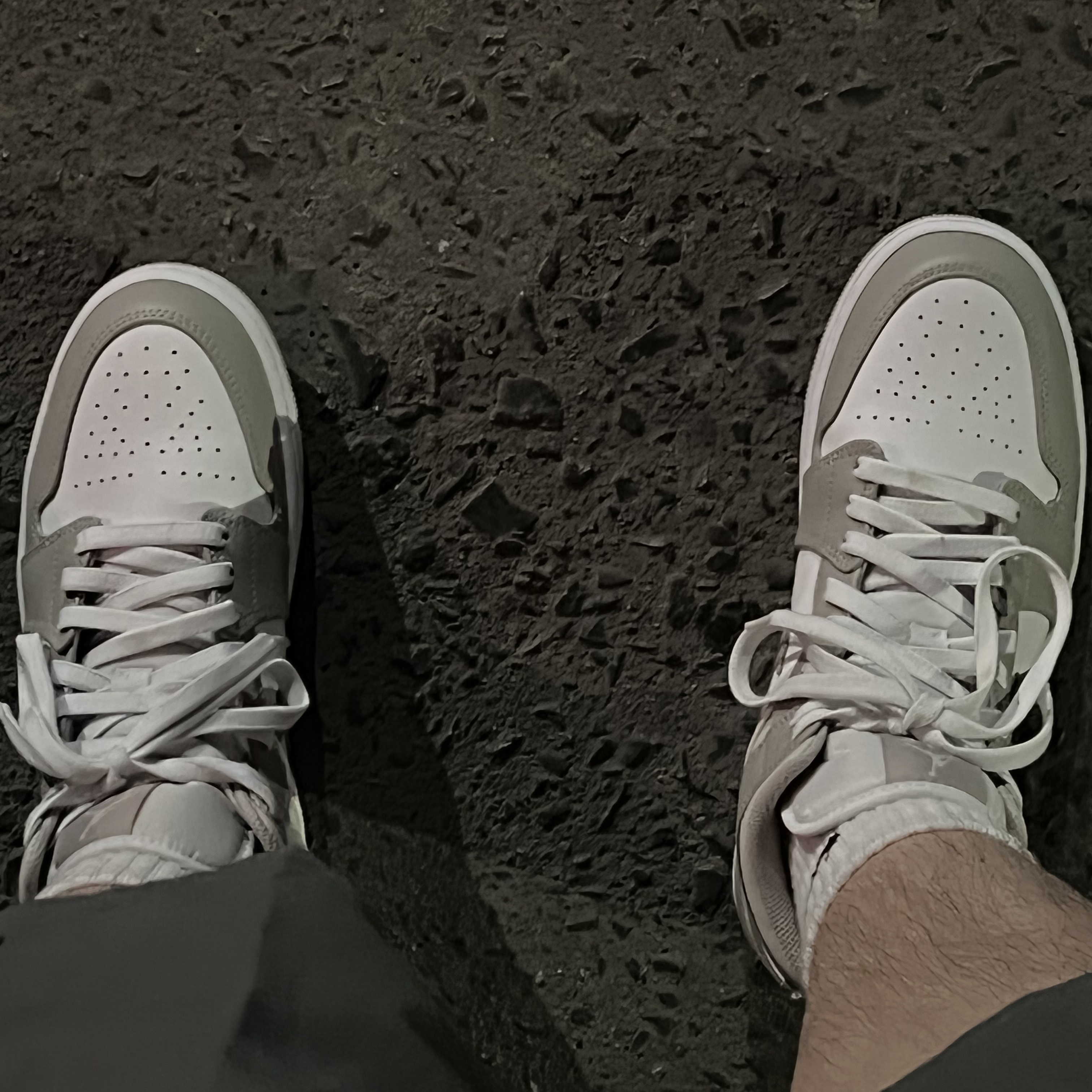 Jordan 1 Mid College Grey 착용 스타일