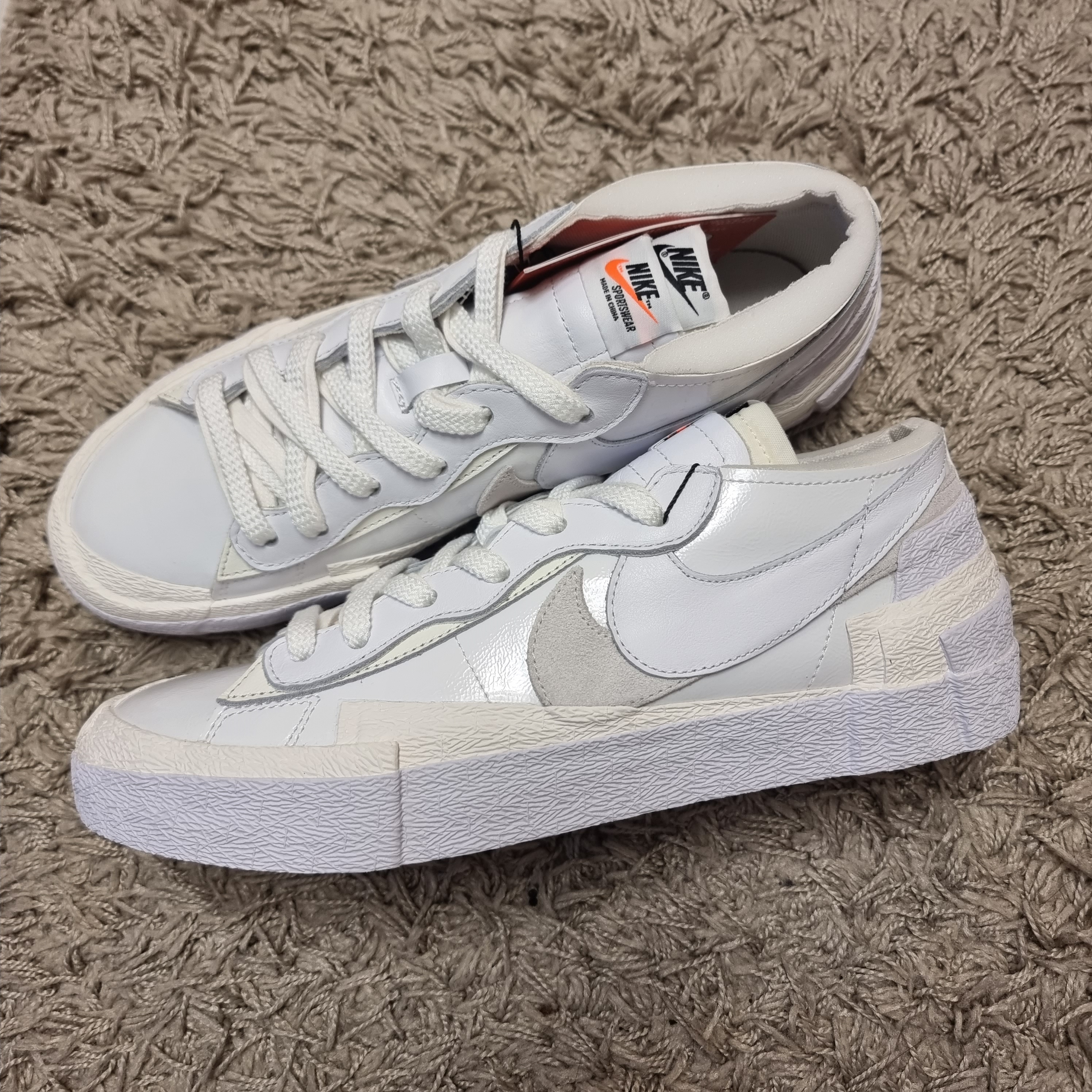 Nike x Sacai Blazer Low White Patent Leather 착용 스타일
