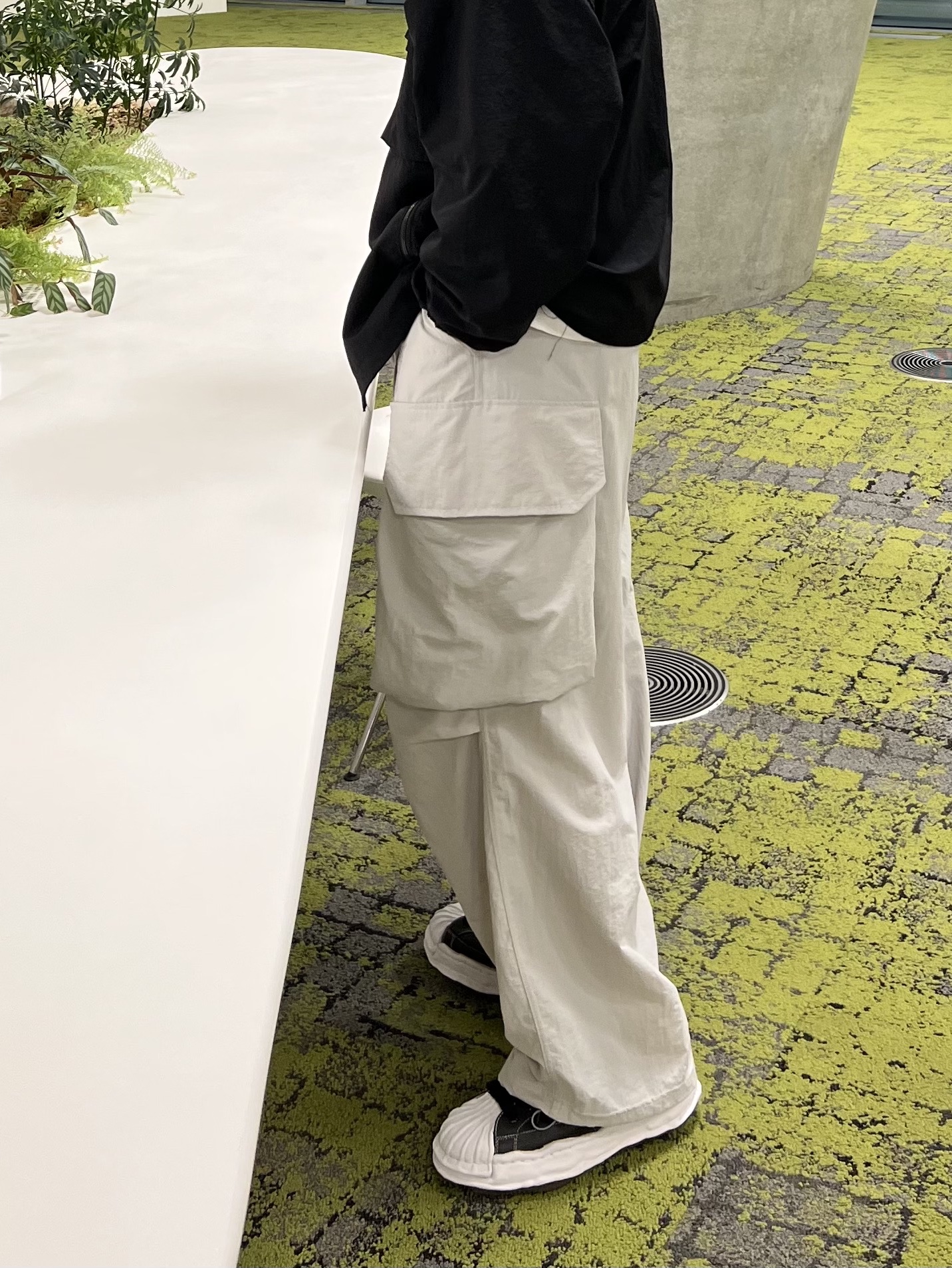 Maison Mihara Yasuhiro Blakey OG Sole Leather Low-top Sneakers Black, Adidas Superstar Premium Black White 착용 스타일 - 3