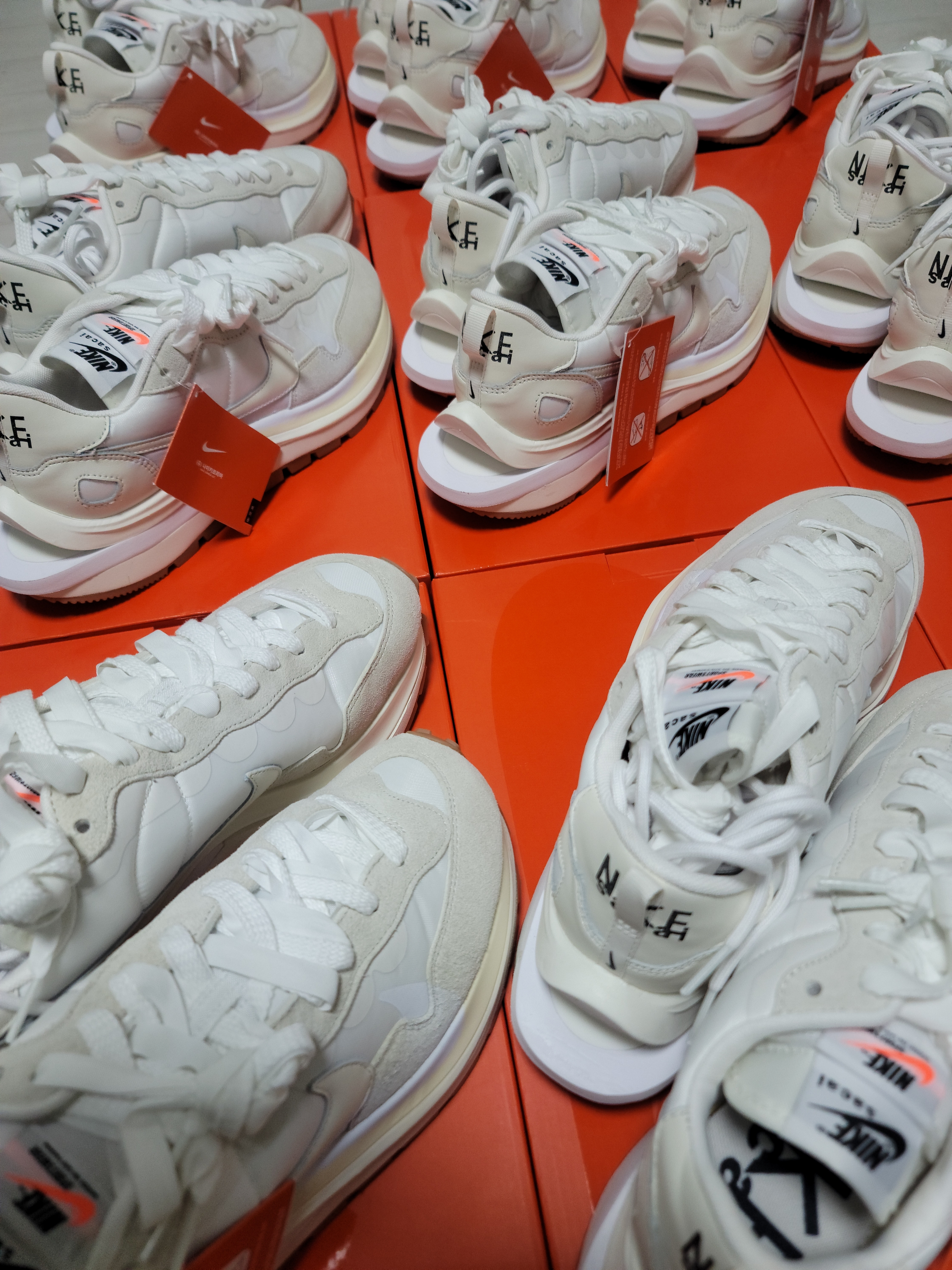Nike x Sacai VaporWaffle White and Gum 착용 스타일 - 3