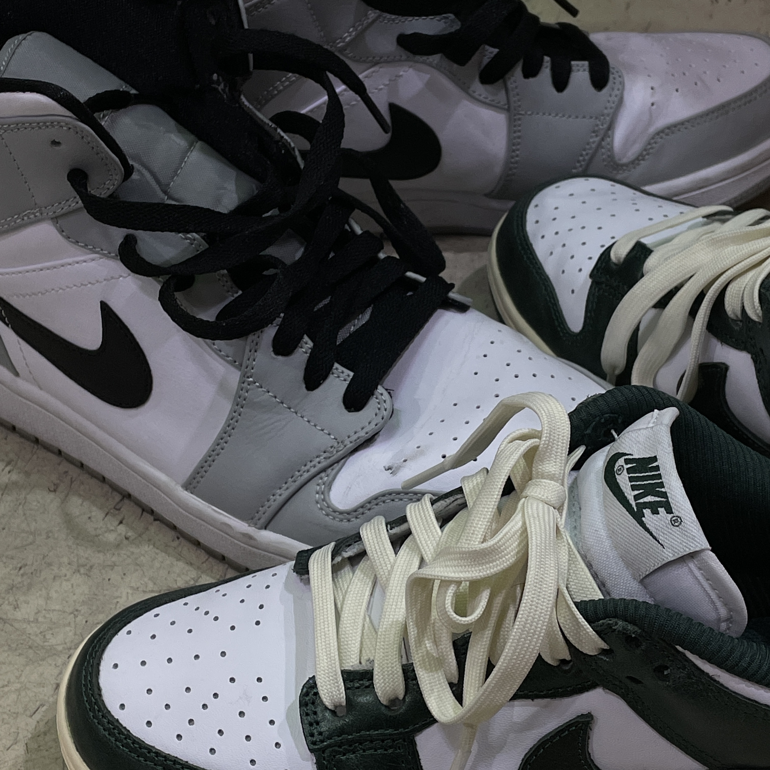 (W) Nike Dunk Low Vintage Green, Jordan 1 Mid Light Smoke Grey 착용 스타일