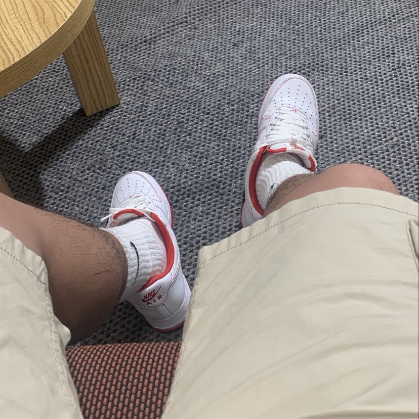 Nike Air Force 1 '07 Stitch Radiant Red 착용 스타일 - 2