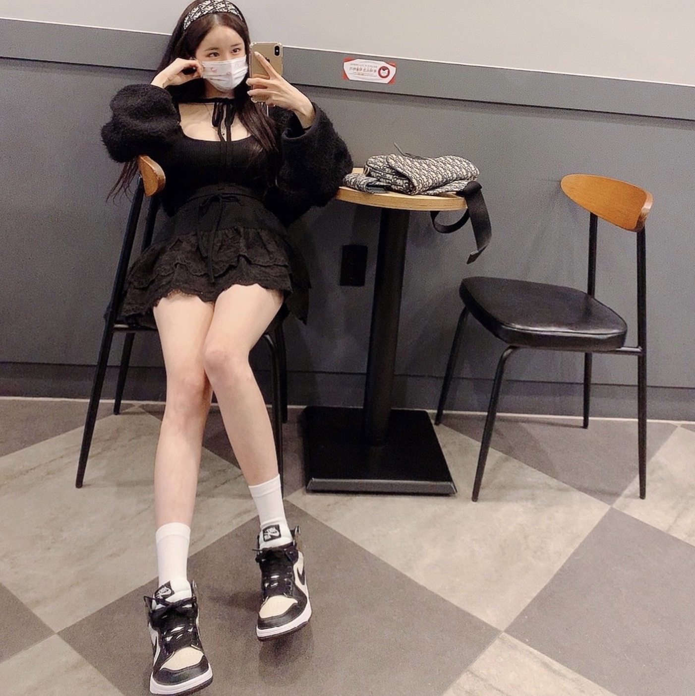 Jordan 1 Retro High OG Black Mocha, Dior Saddle Flap Card Holder Blue Dior Oblique Jacquard 착용 스타일