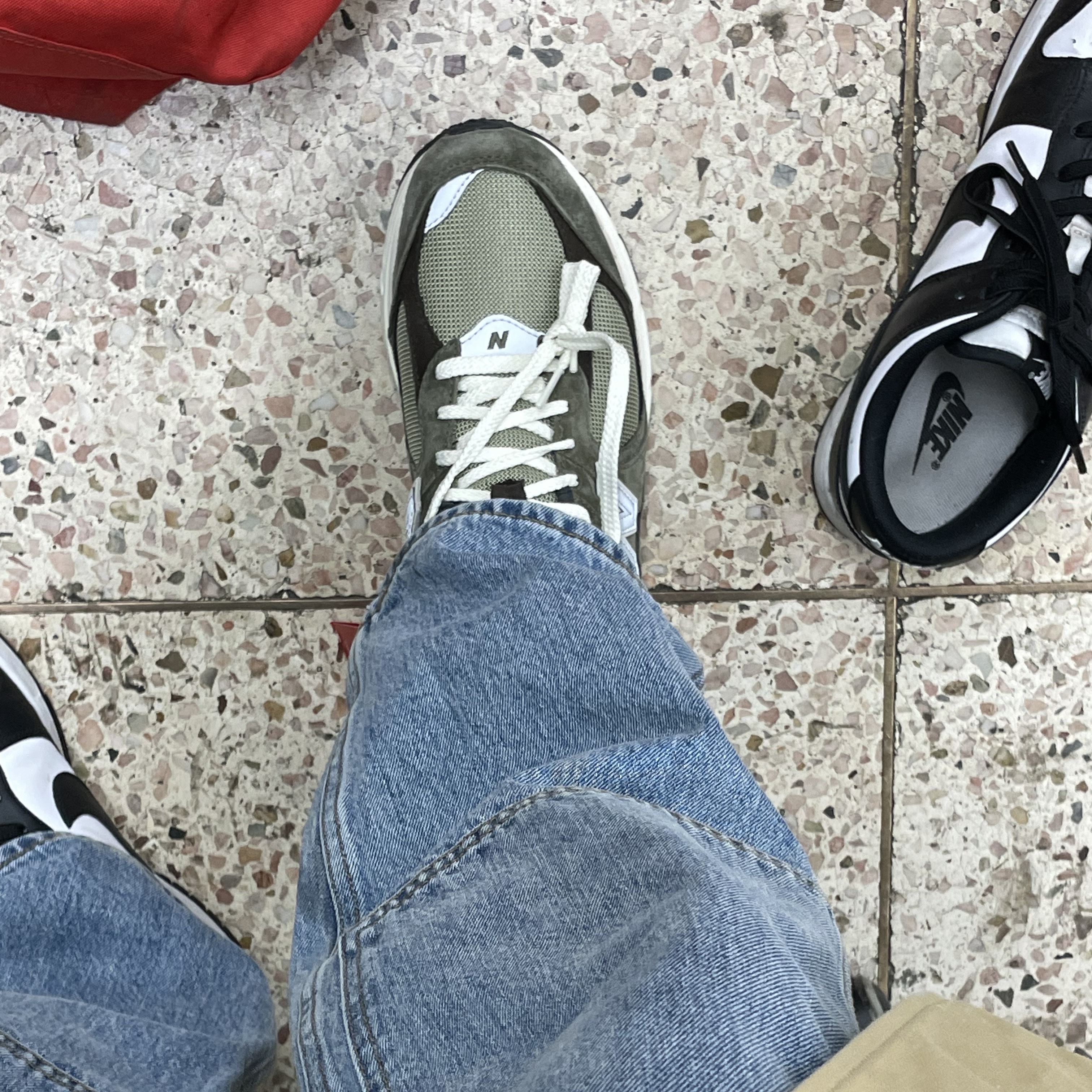 New Balance 2002R Special Vintage Khaki, Nike Dunk Low Retro Black 착용 스타일