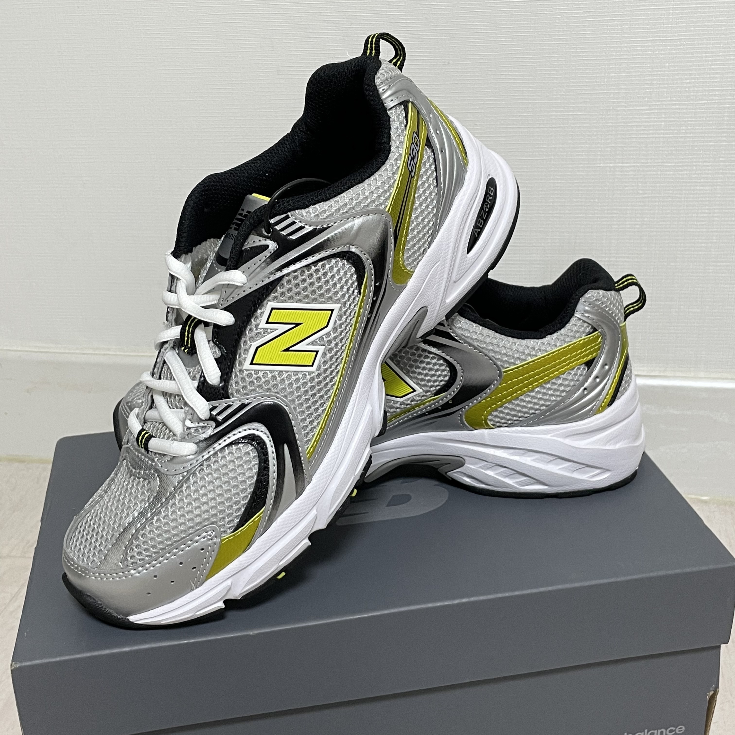 New Balance 530 Silver 착용 스타일