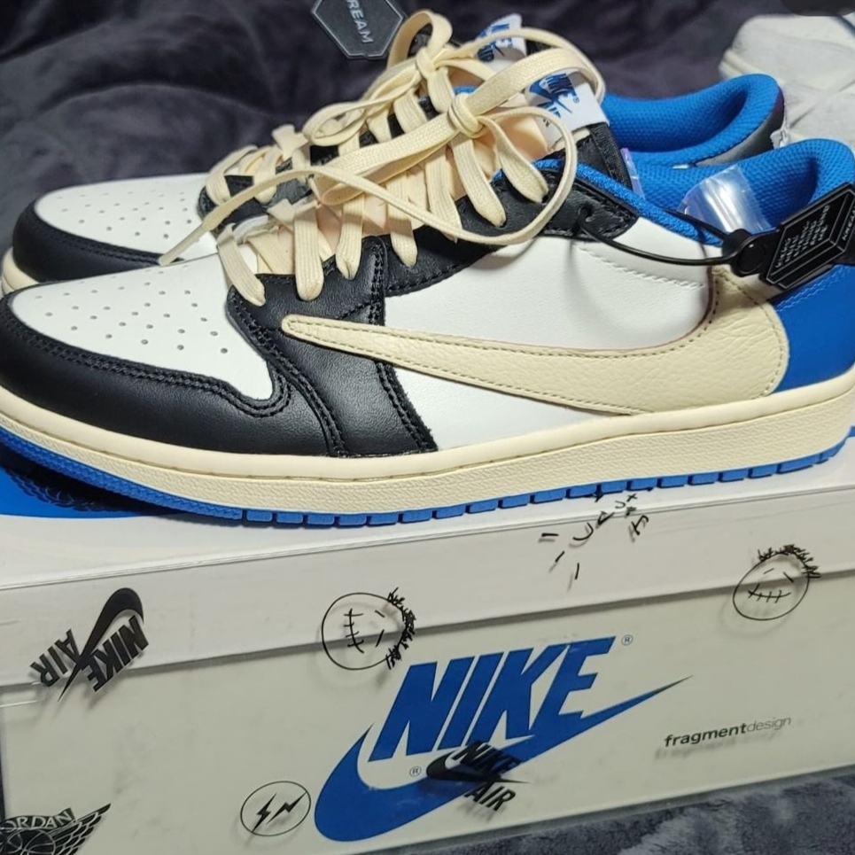 Jordan 1 x Travis Scott Retro High OG SP Mocha, Jordan 1 x Travis Scott x Fragment Retro Low OG SP Military Blue 착용 스타일 - 2