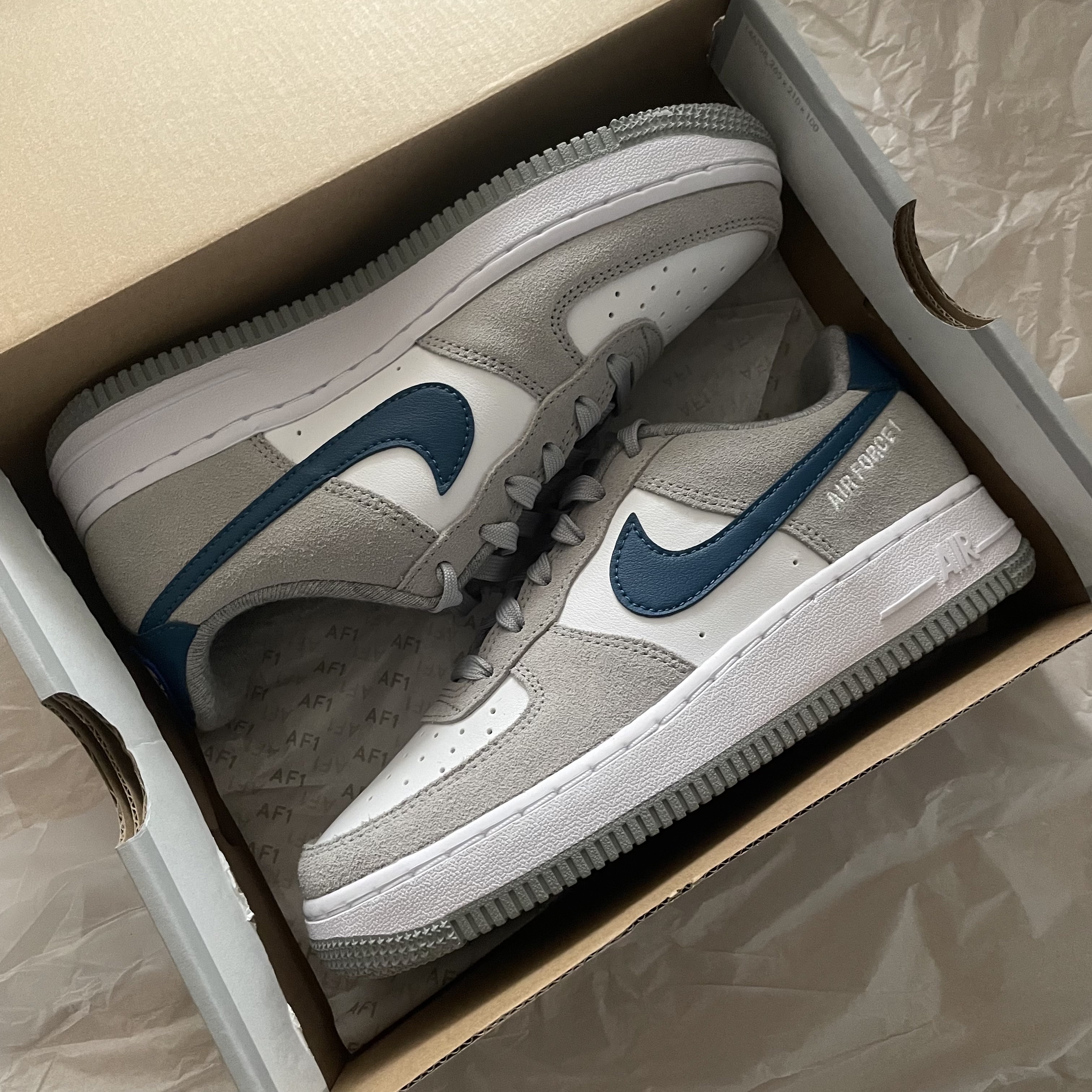 Nike Air Force 1 '07 LV8 Athletic Club Light Smoke Grey Marina, (GS) Nike Air Force 1 LV8 Athletic Club Light Smoke Grey Marina 착용 스타일