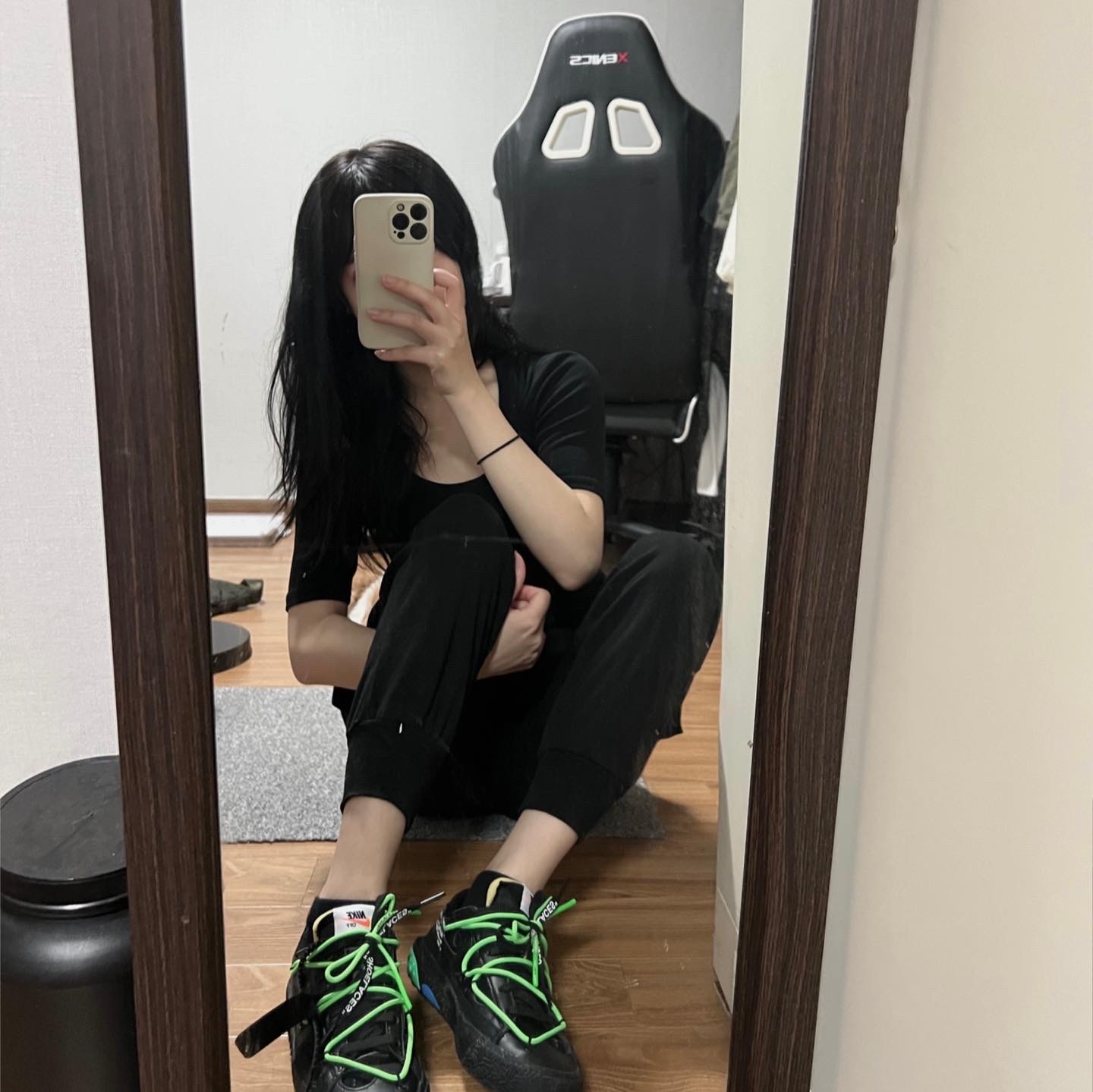 Nike x Off-White Blazer Low '77 Black and Electro Green 착용 스타일 - 1
