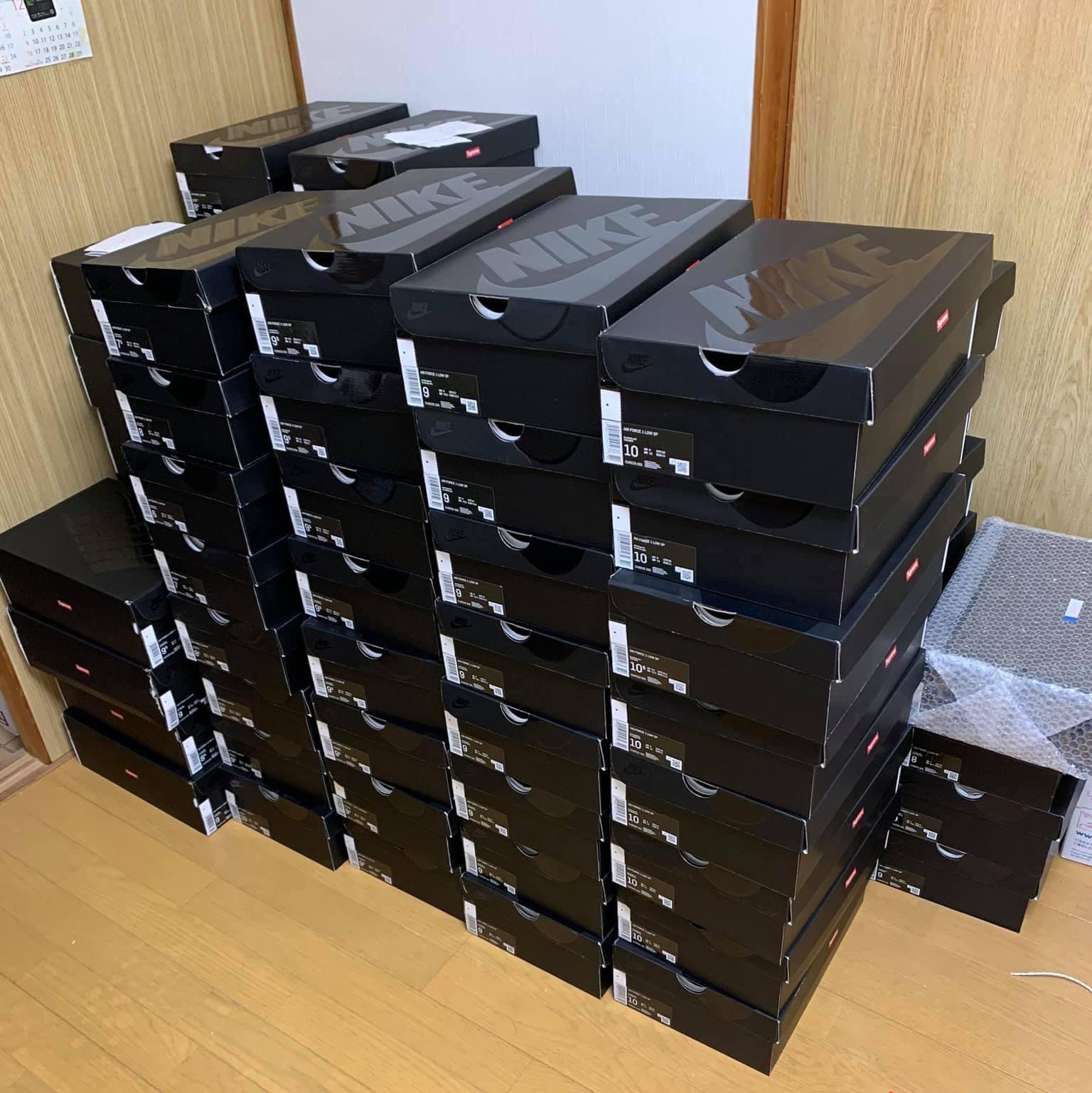 Nike x Supreme Air Force 1 Low Flax, Nike x Supreme Air Force 1 Low White 착용 스타일 - 3