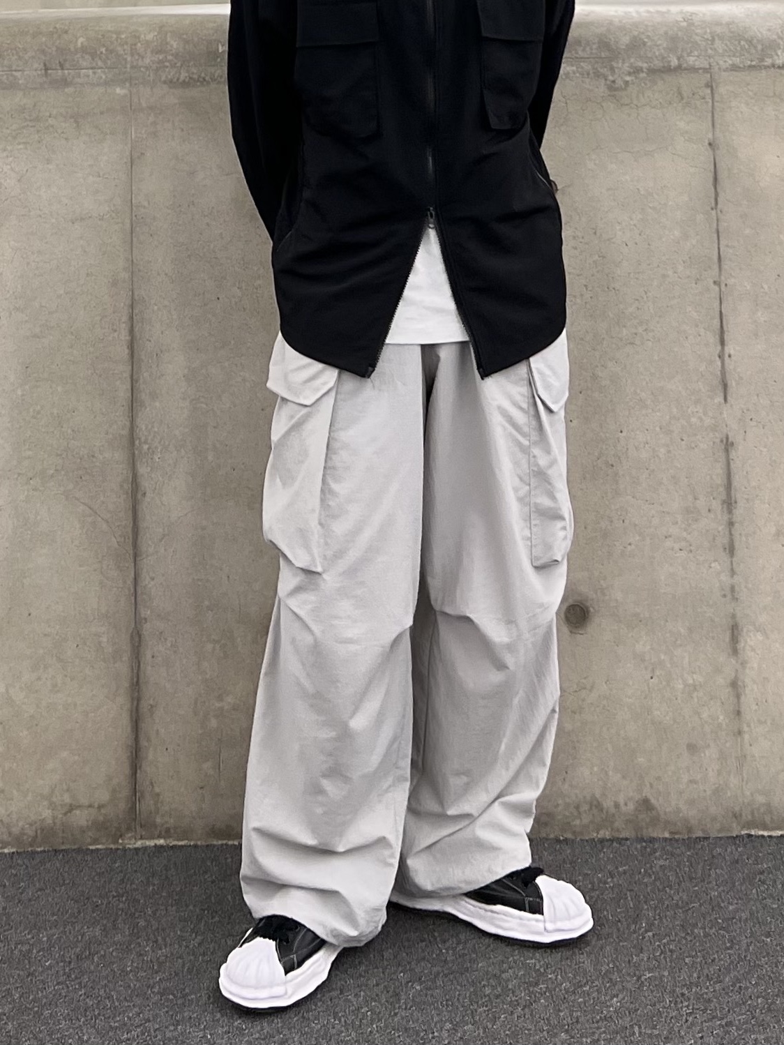 Maison Mihara Yasuhiro Blakey OG Sole Leather Low-top Sneakers Black, Adidas Superstar Premium Black White 착용 스타일 - 1
